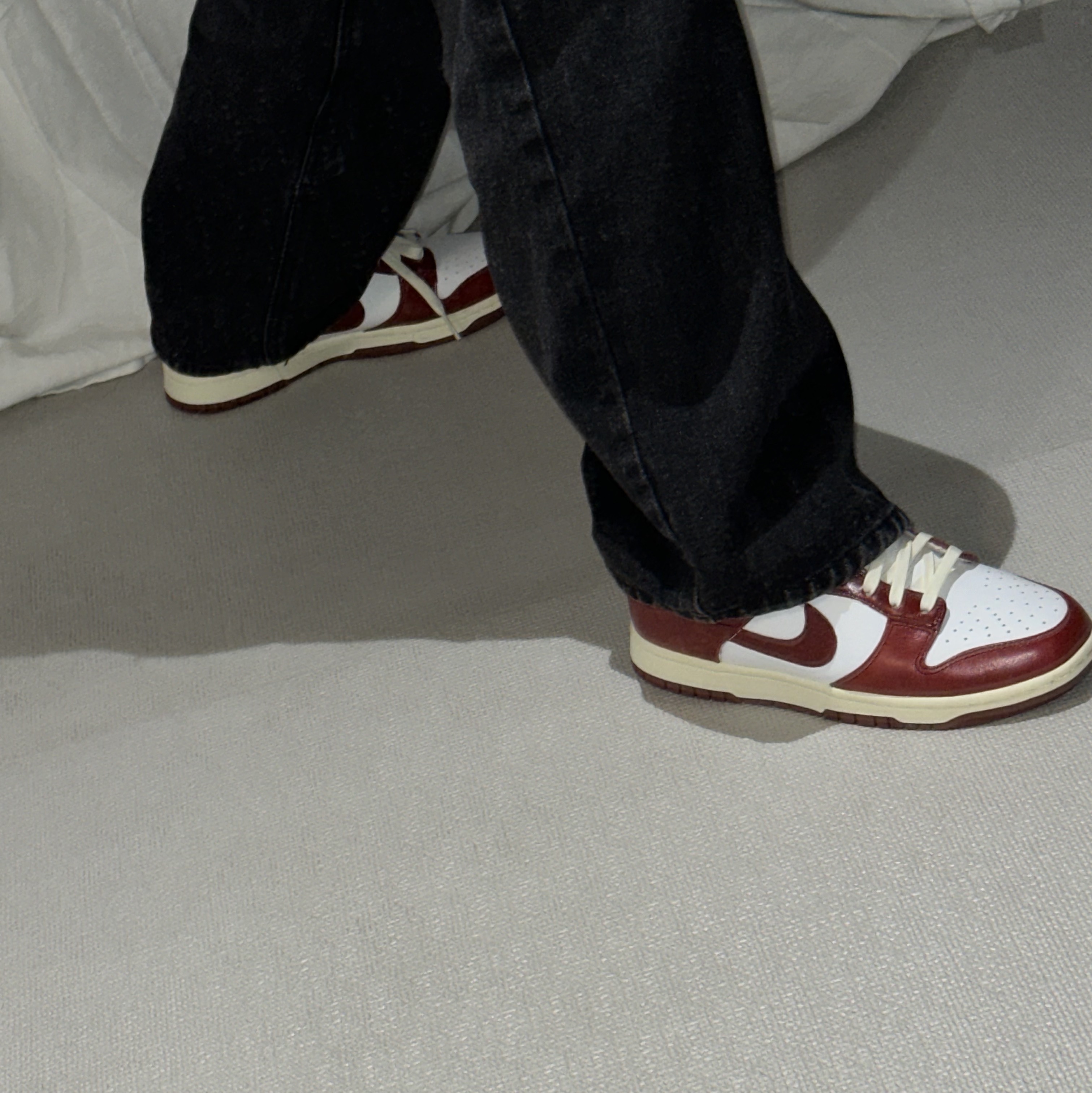 (W) Nike Dunk Low Retro PRM Team Red and White 착용 스타일 - 3