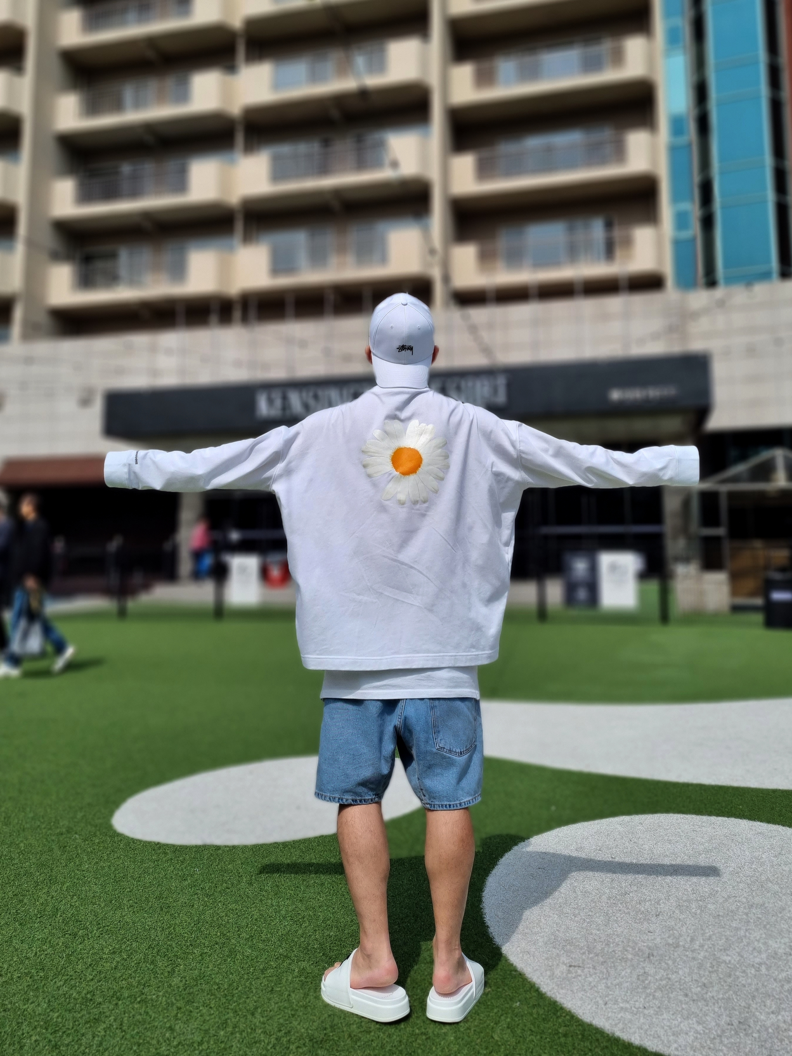 Nike x Peaceminusone LS T-Shirt White (DR0098-100), Darkr8m Studio Slides White 착용 스타일