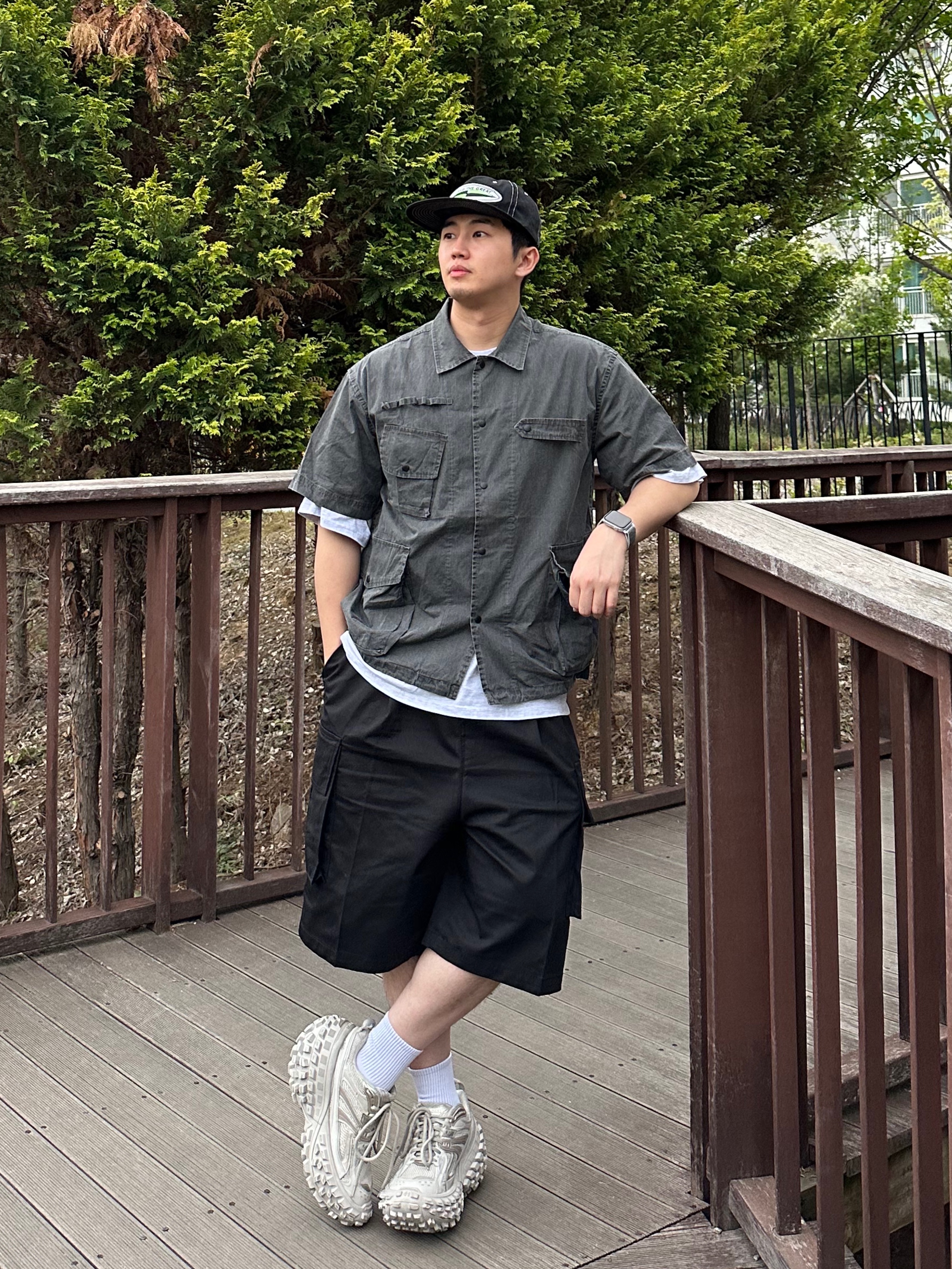 Balenciaga Defender Sneakers Beige 착용 스타일 - 2