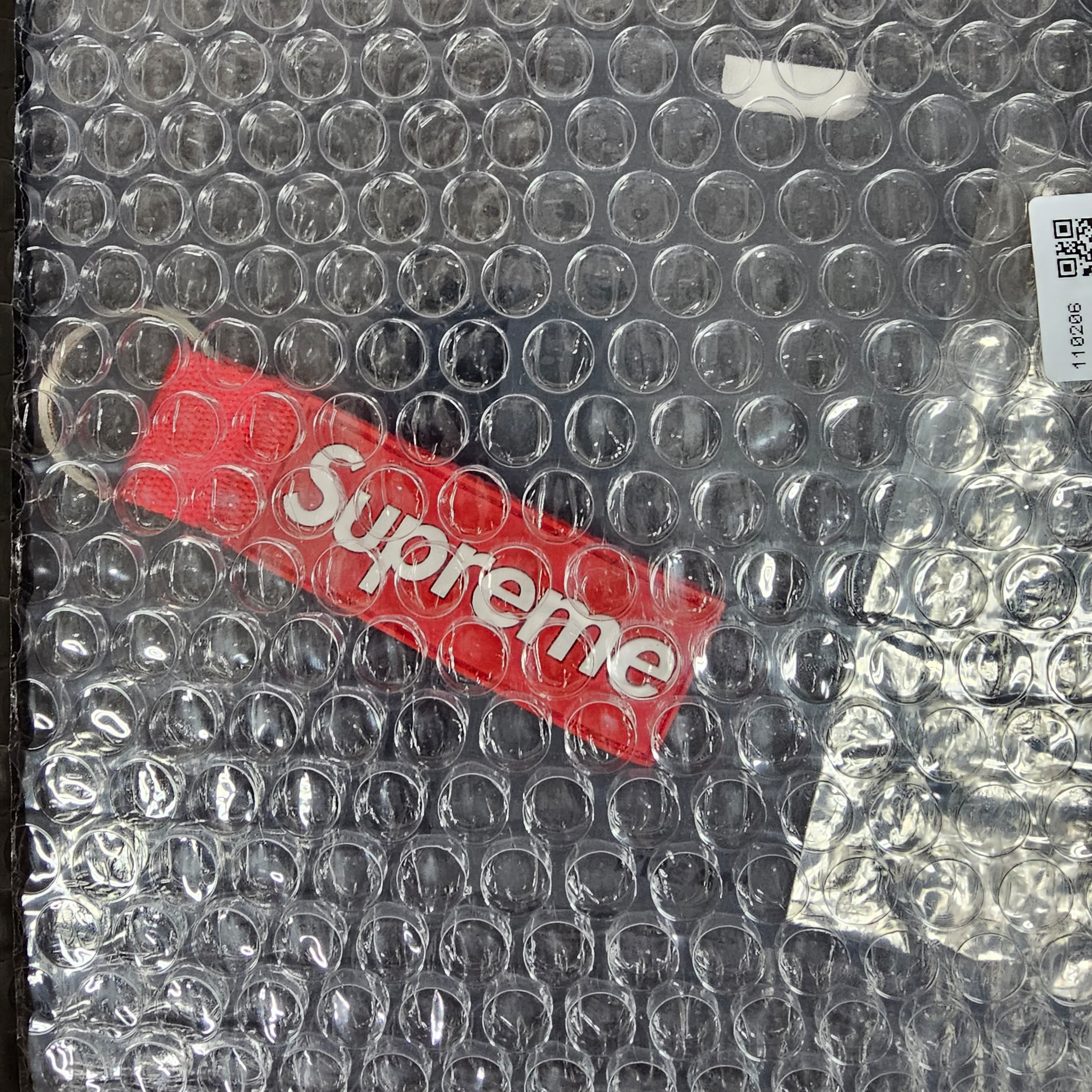 Supreme Webbing Keychain Red - 23SS 착용 스타일