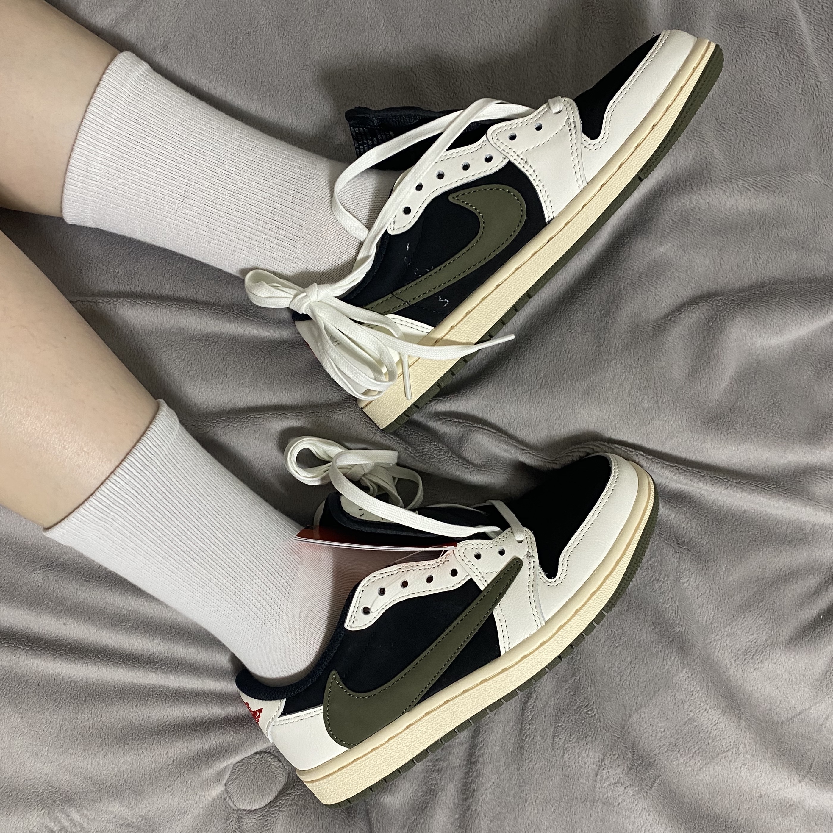 (W) Jordan 1 x Travis Scott Retro Low OG SP Medium Olive 착용 스타일