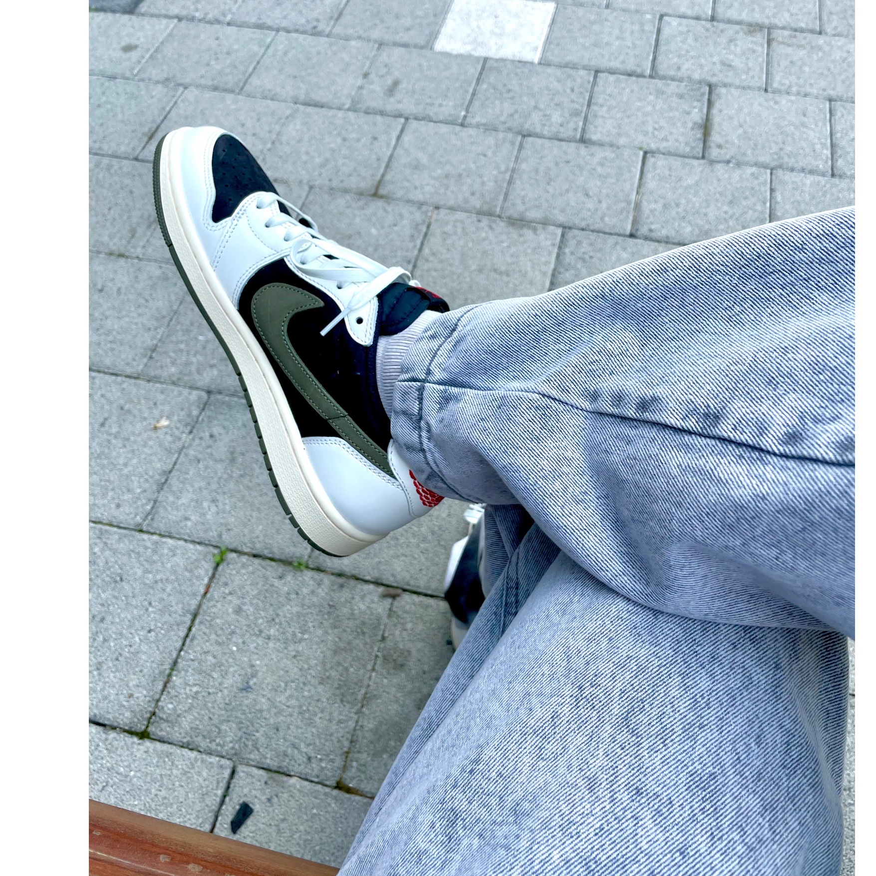 (W) Jordan 1 x Travis Scott Retro Low OG SP Medium Olive 착용 스타일 - 3