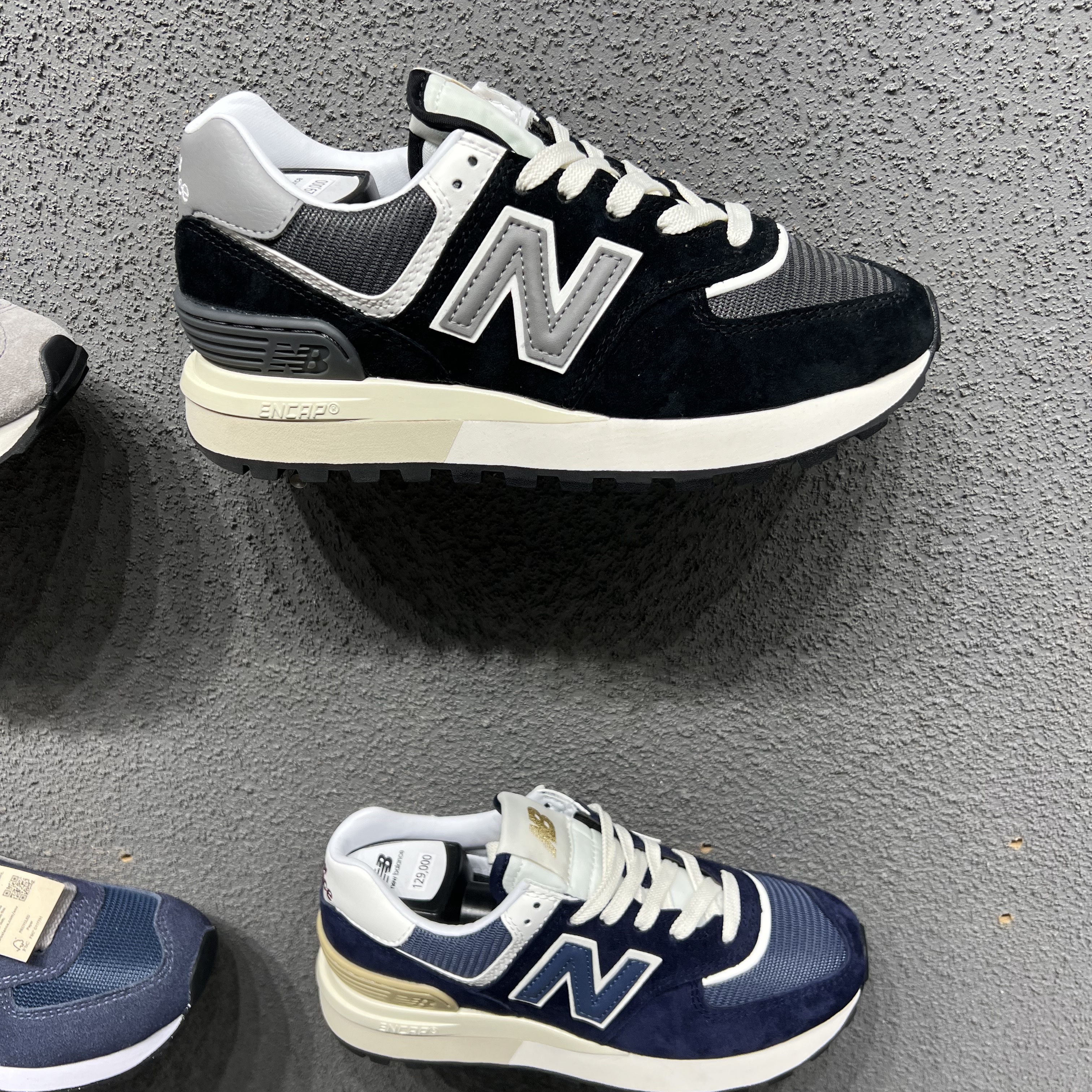 New Balance 574 Legacy Black, New Balance 574 Legacy Navy 착용 스타일 - 1