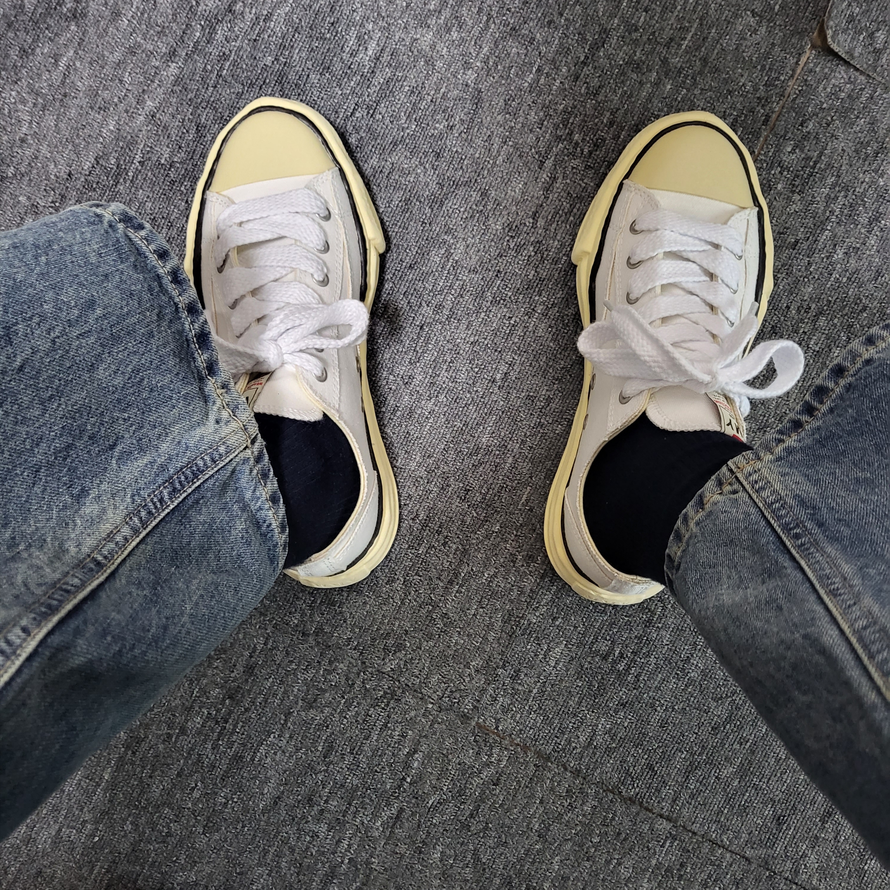 Maison Mihara Yasuhiro Peterson VL OG Sole Canvas Low-top Sneakers White 착용 스타일