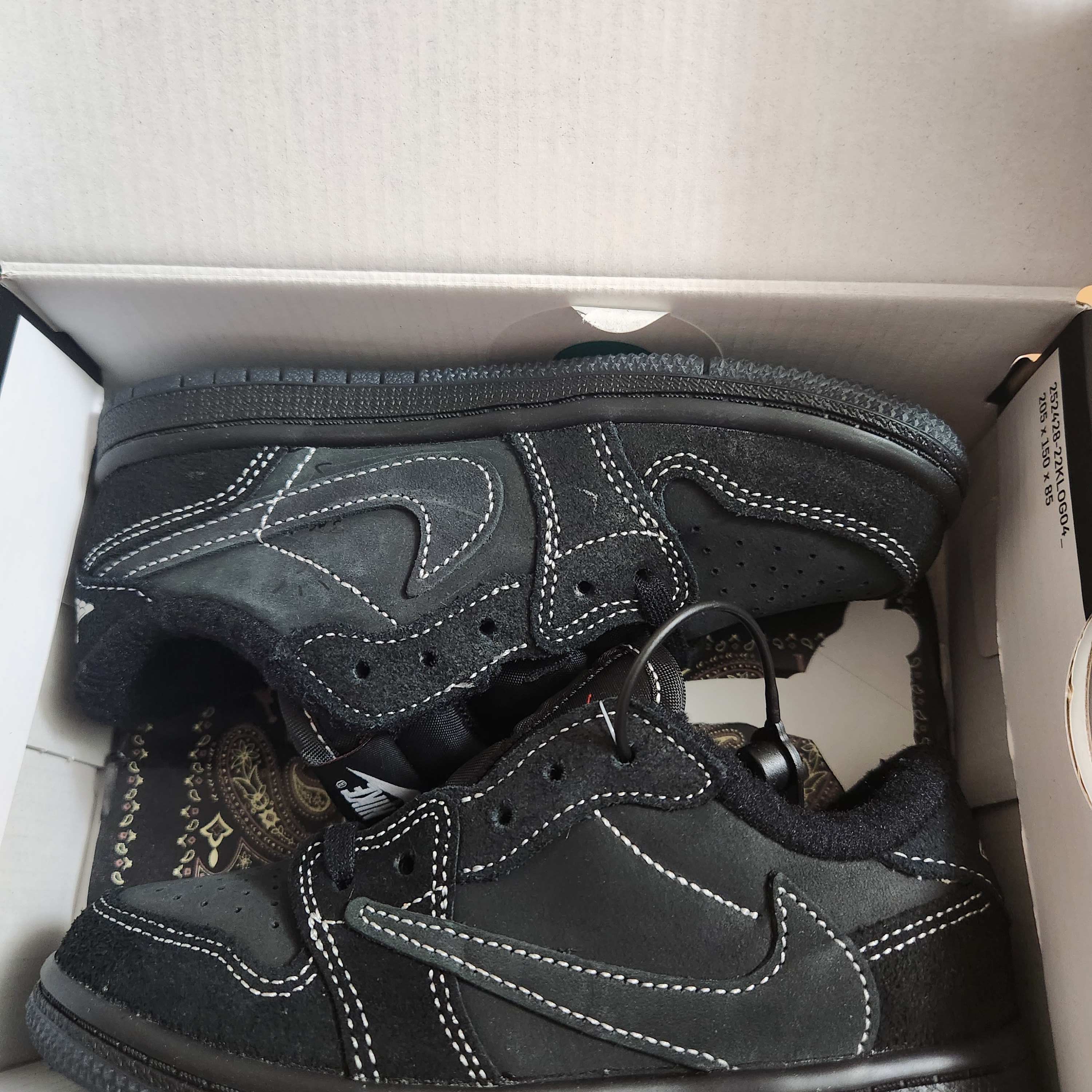 (TD) Jordan 1 x Travis Scott Retro Low OG SP Black Phantom 착용 스타일 - 1
