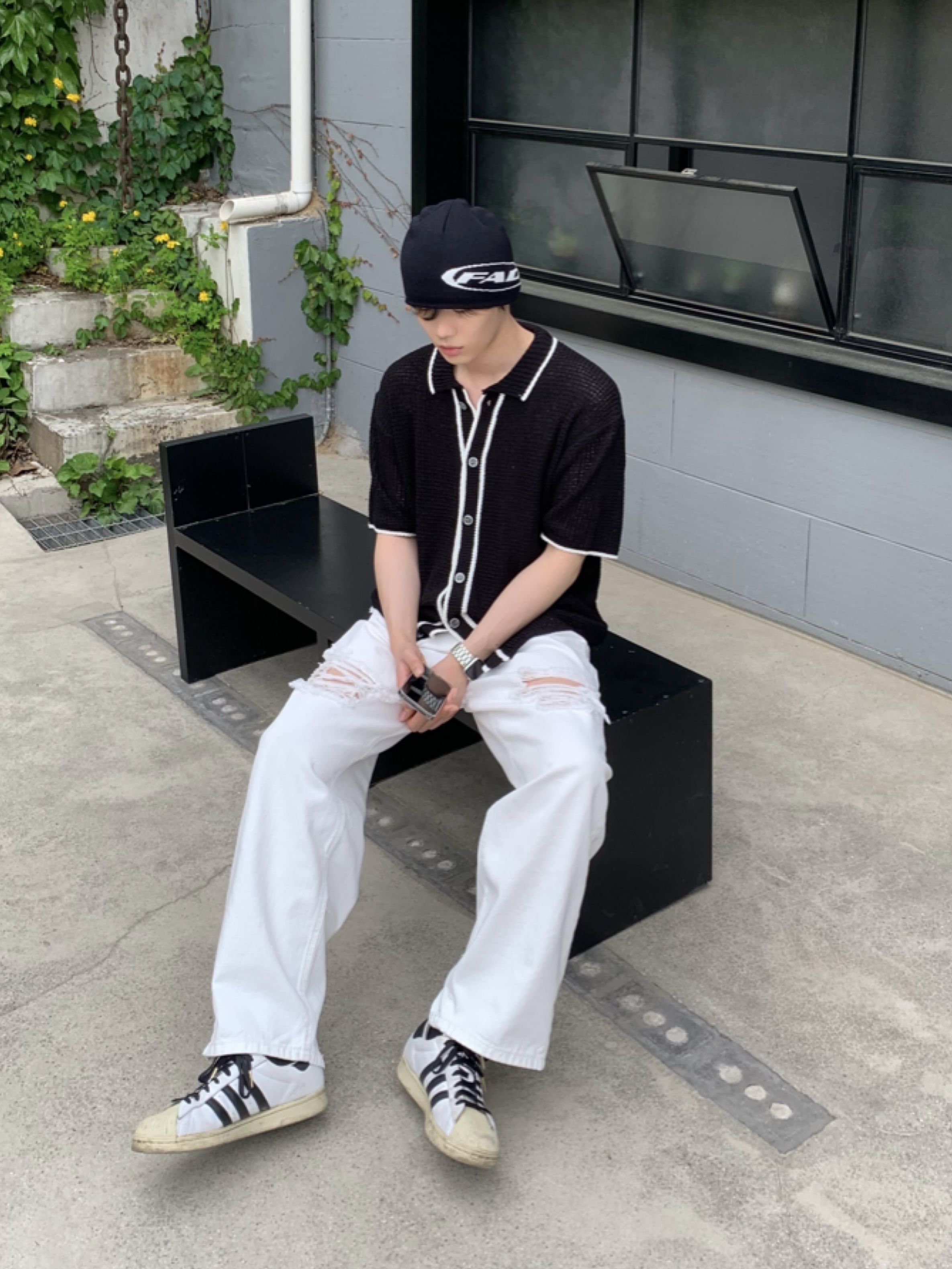 Adidas Superstar Premium White Black 착용 스타일 - 2
