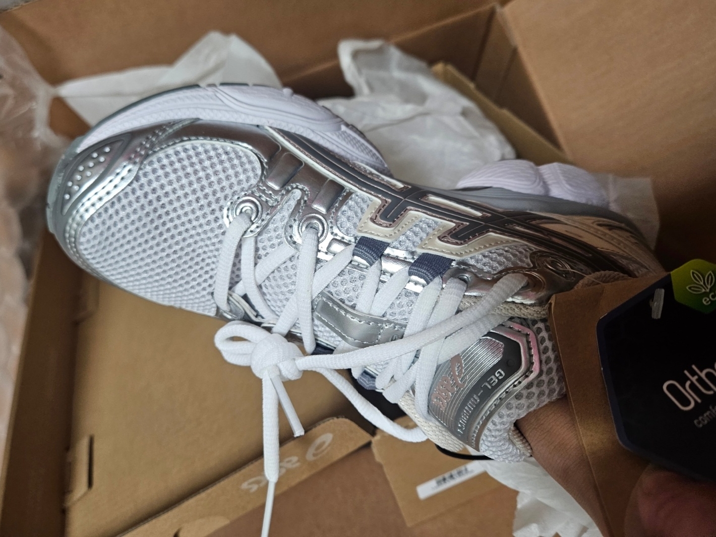 (W) Asics Gel-Nimbus 9 White Oatmeal 착용 스타일