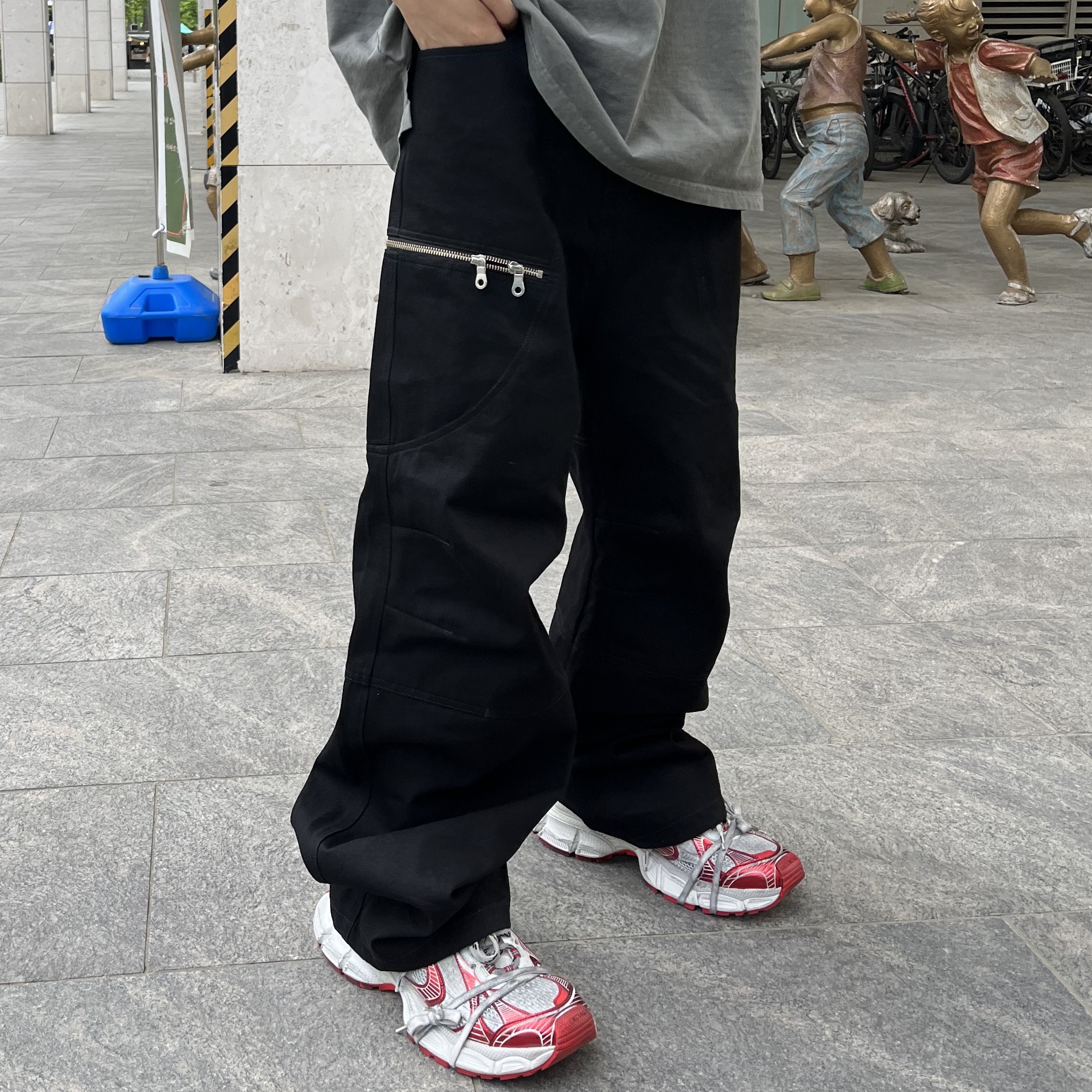 Balenciaga 3XL Sneakers White Red 착용 스타일
