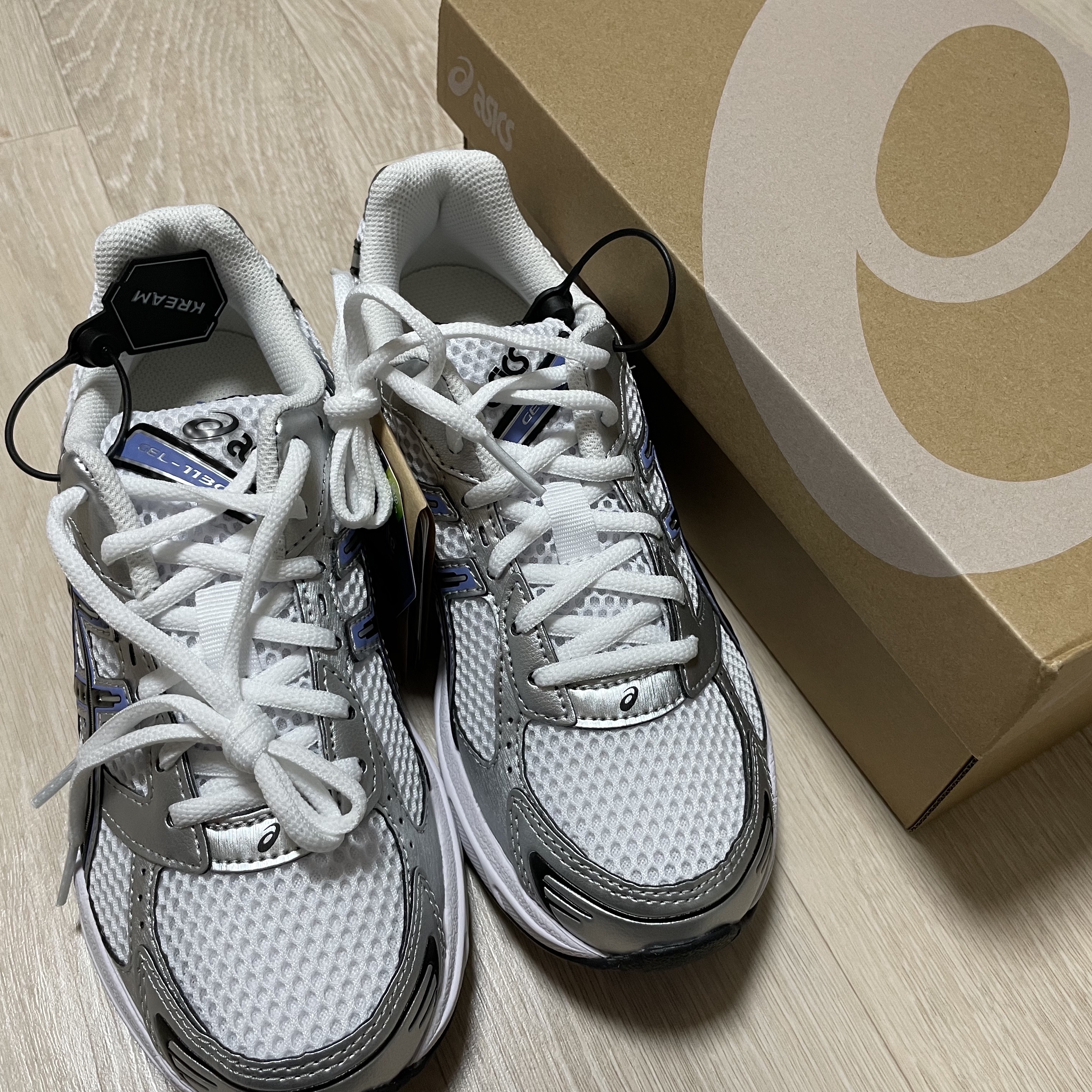 (W) Asics Gel-1130 White Periwinkle Blue 착용 스타일