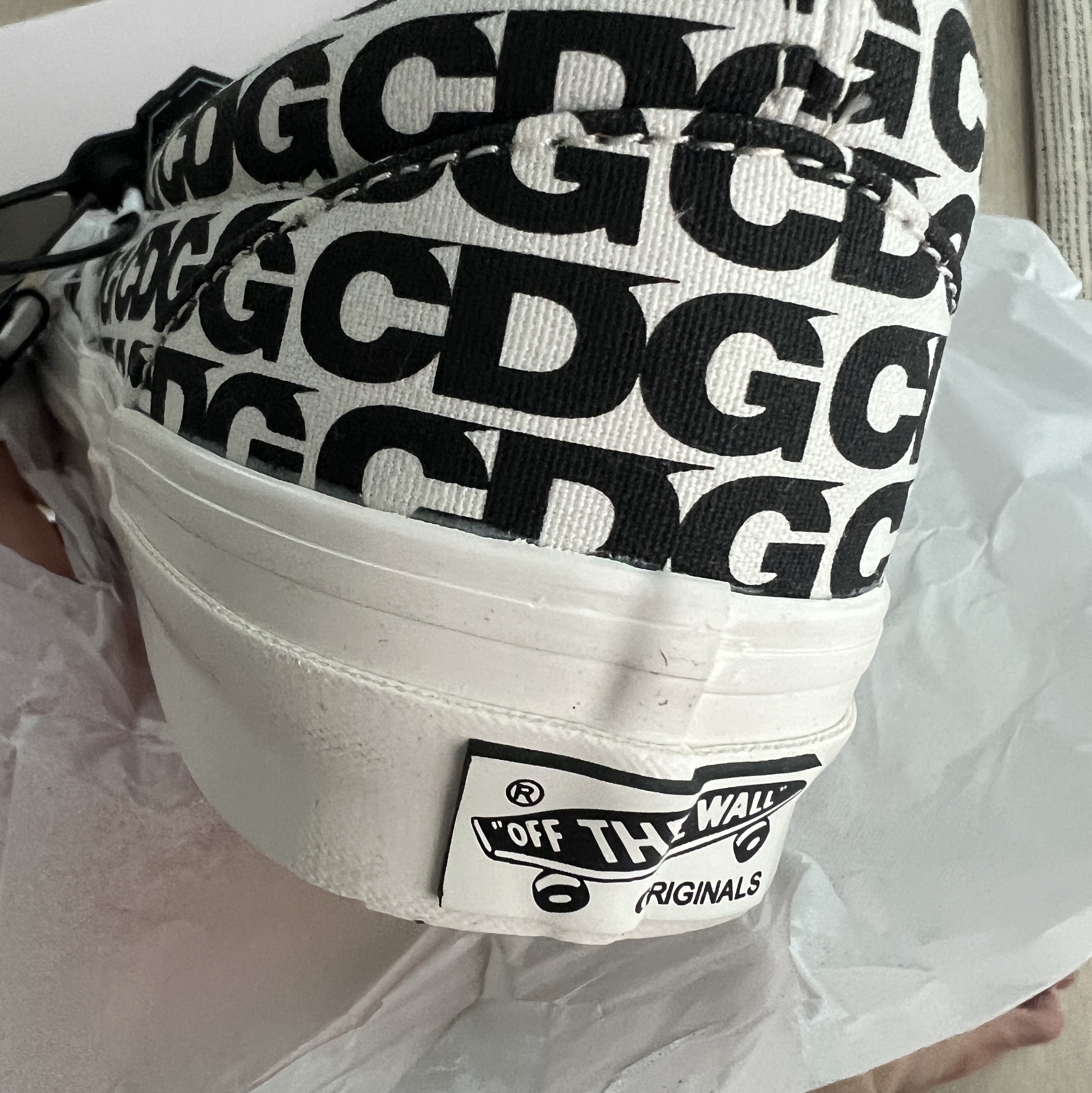 반스 볼트 x CDG 슬립온 LX 화이트 착용 스타일 - 3