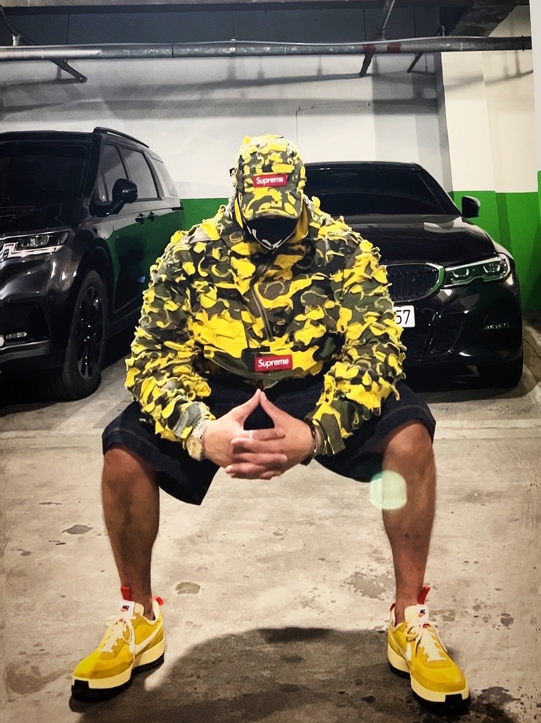 Supreme Griffin Camp Cap Yellow Camo - 22FW, Supreme x Griffin Anorak Yellow Camo - 22FW 착용 스타일 - 1