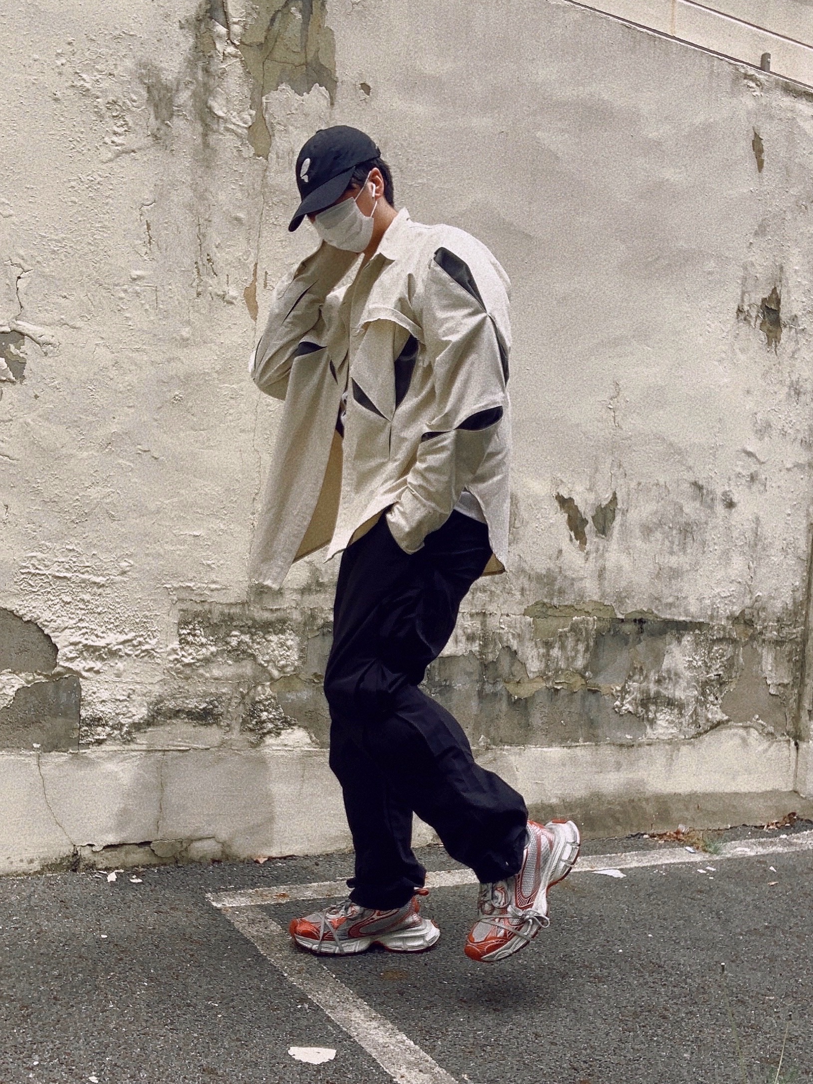 Balenciaga 3XL Sneakers White Red 착용 스타일 - 1