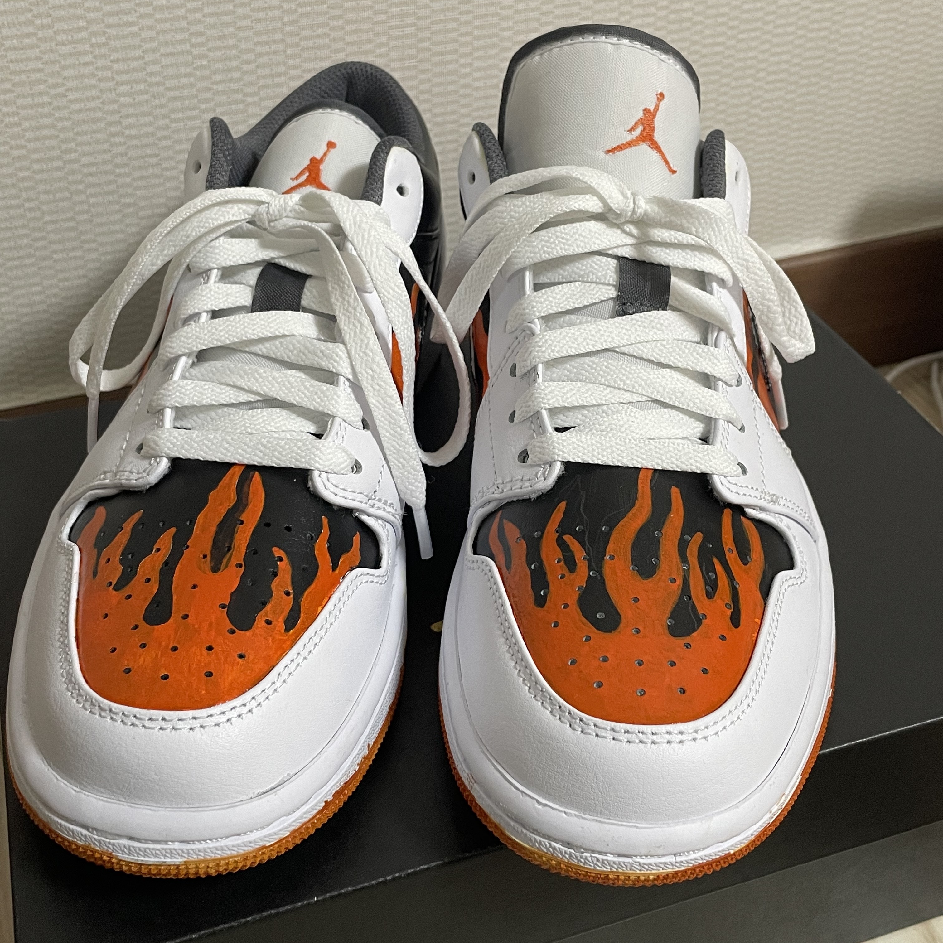 Jordan 1 Low Triple White 착용 스타일 - 3