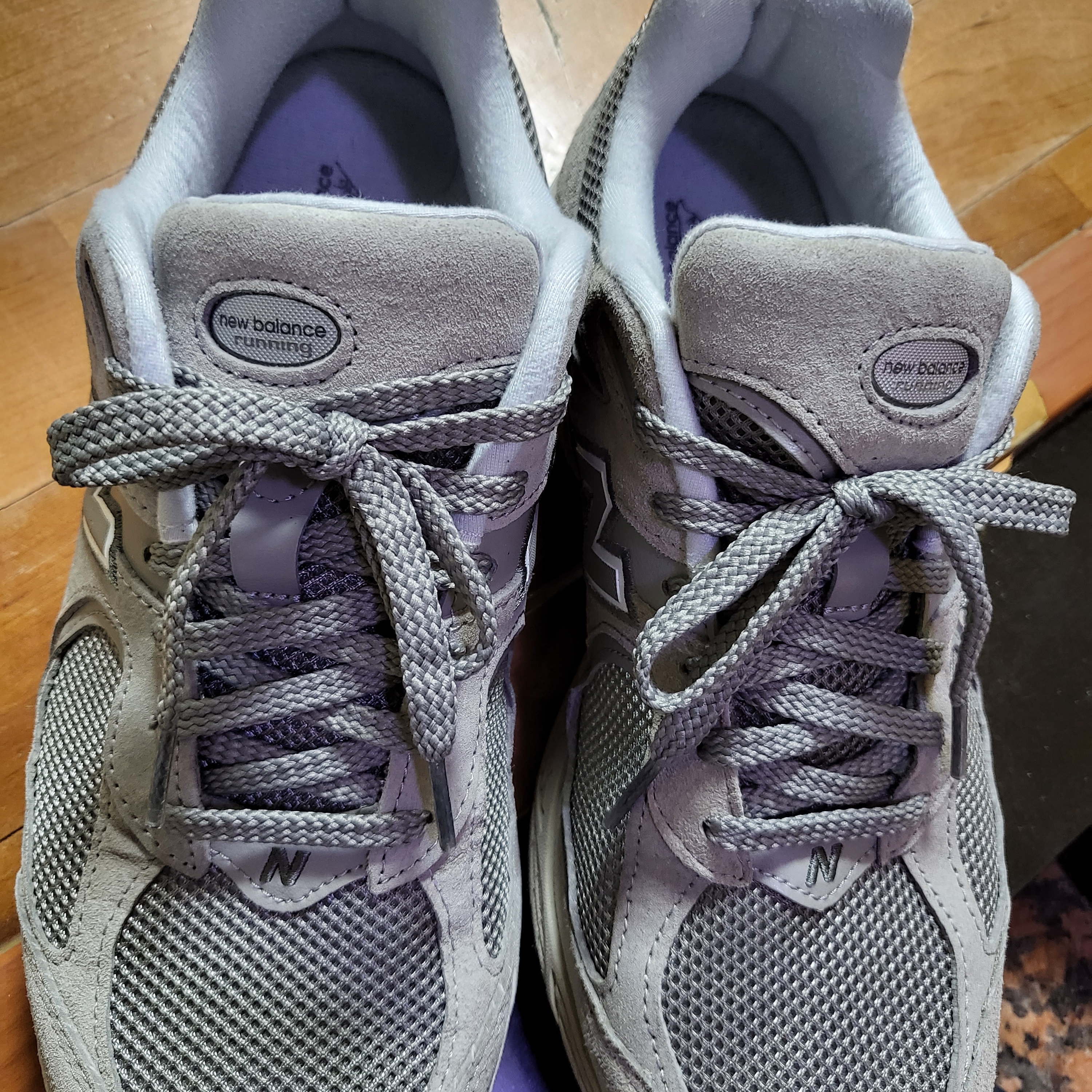 New Balance 2002R Grey 착용 스타일