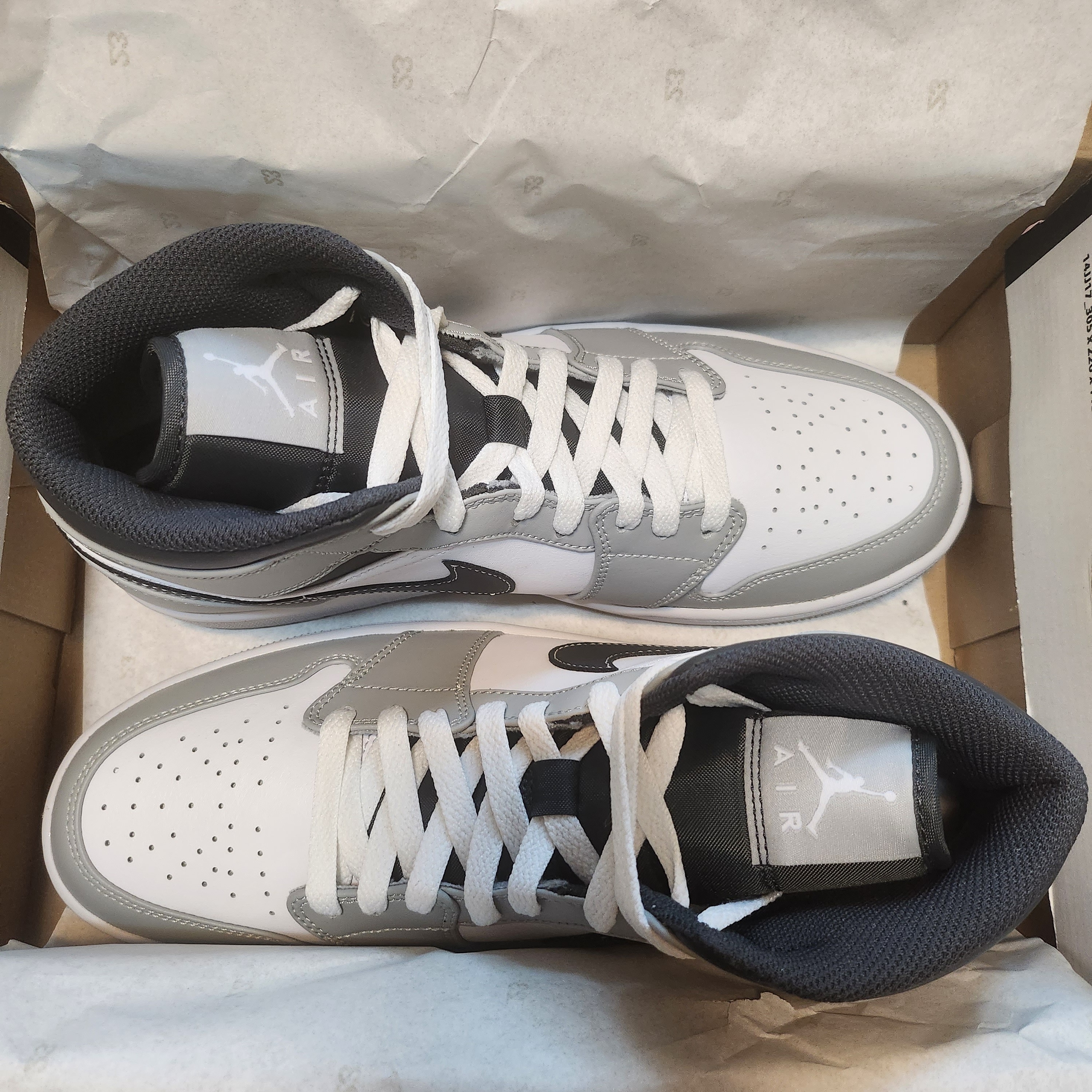 Jordan 1 Mid Light Smoke Grey Anthracite 착용 스타일 - 2