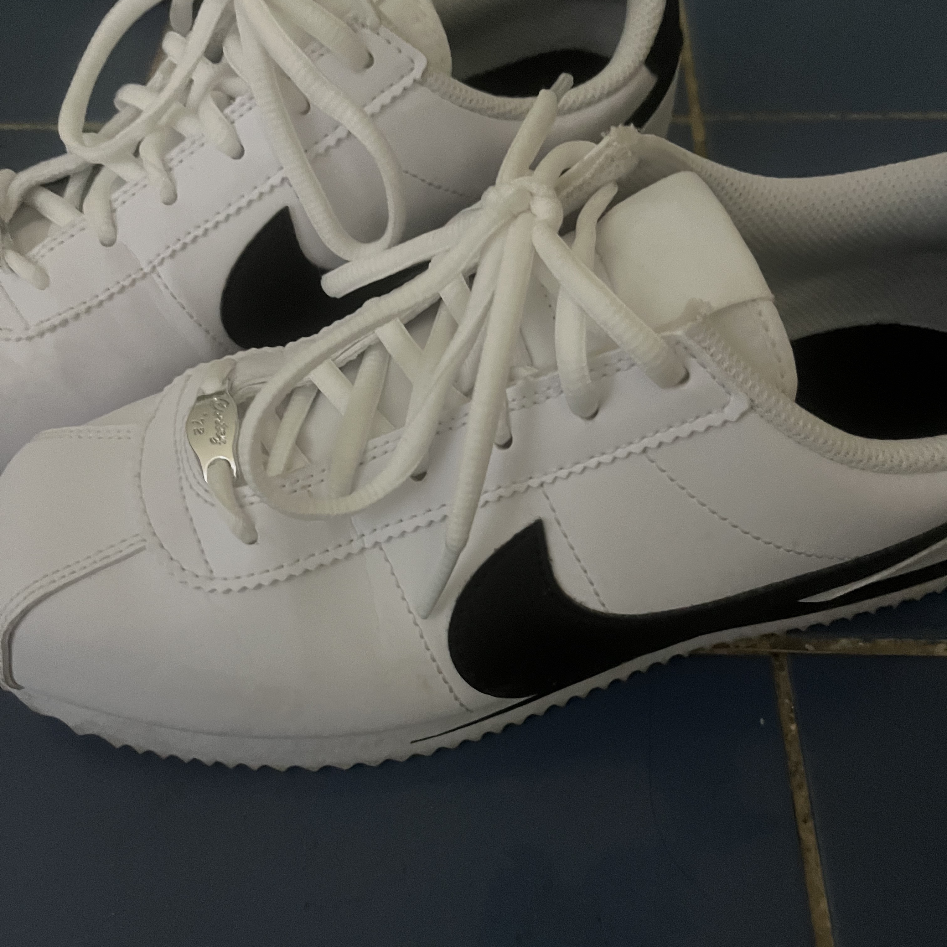 (GS) Nike Cortez Basic SL White Black 착용 스타일 - 1