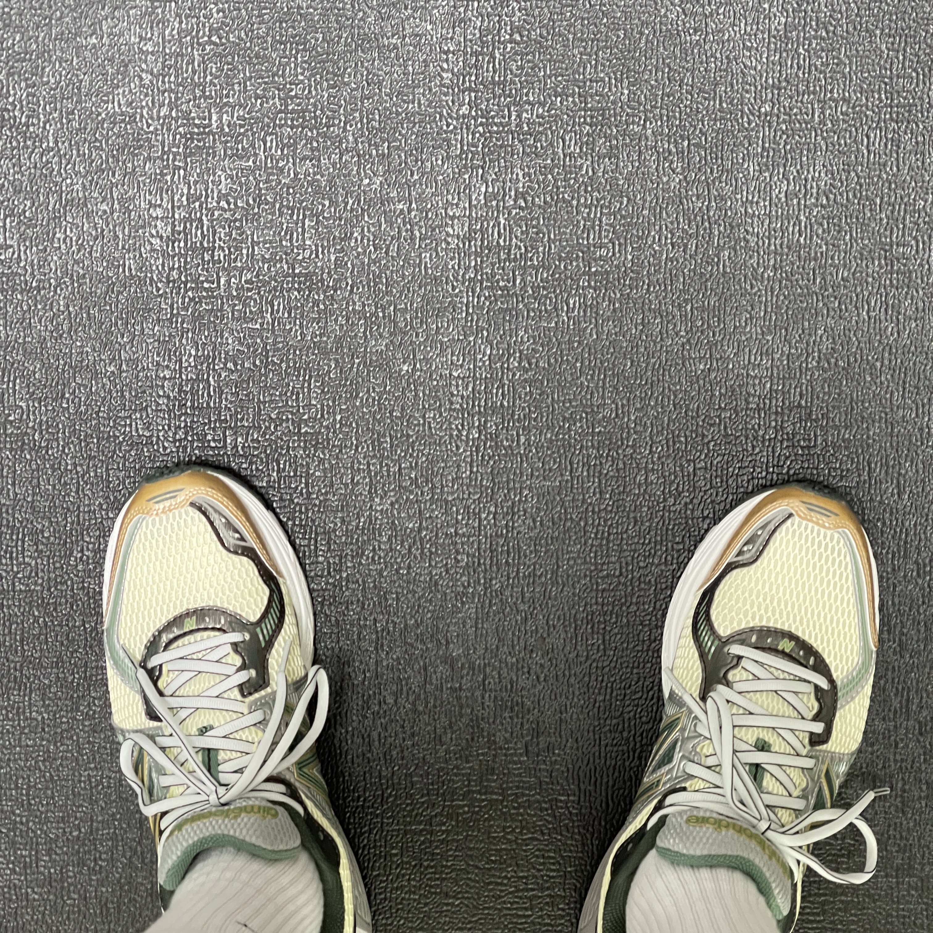 New Balance x Aime Leon Dore 860v2 Green 착용 스타일 - 2