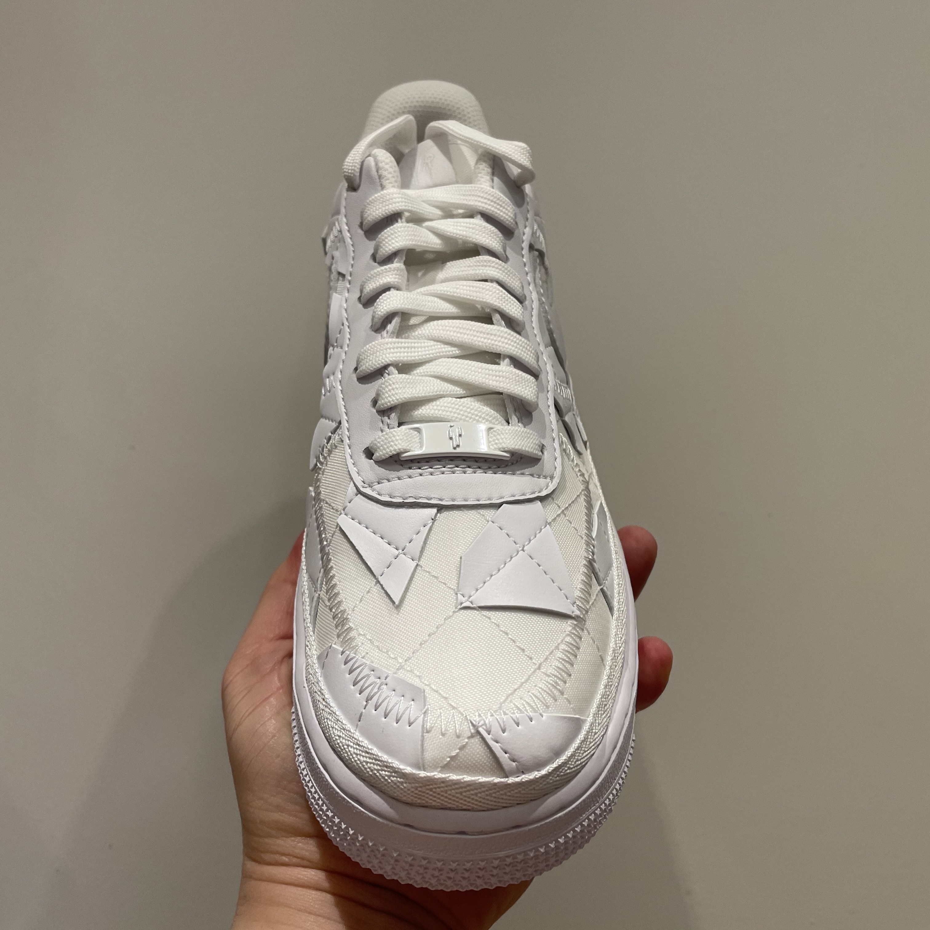 Nike x Billie Eilish Air Force 1 Low SP Triple White 착용 스타일 - 5