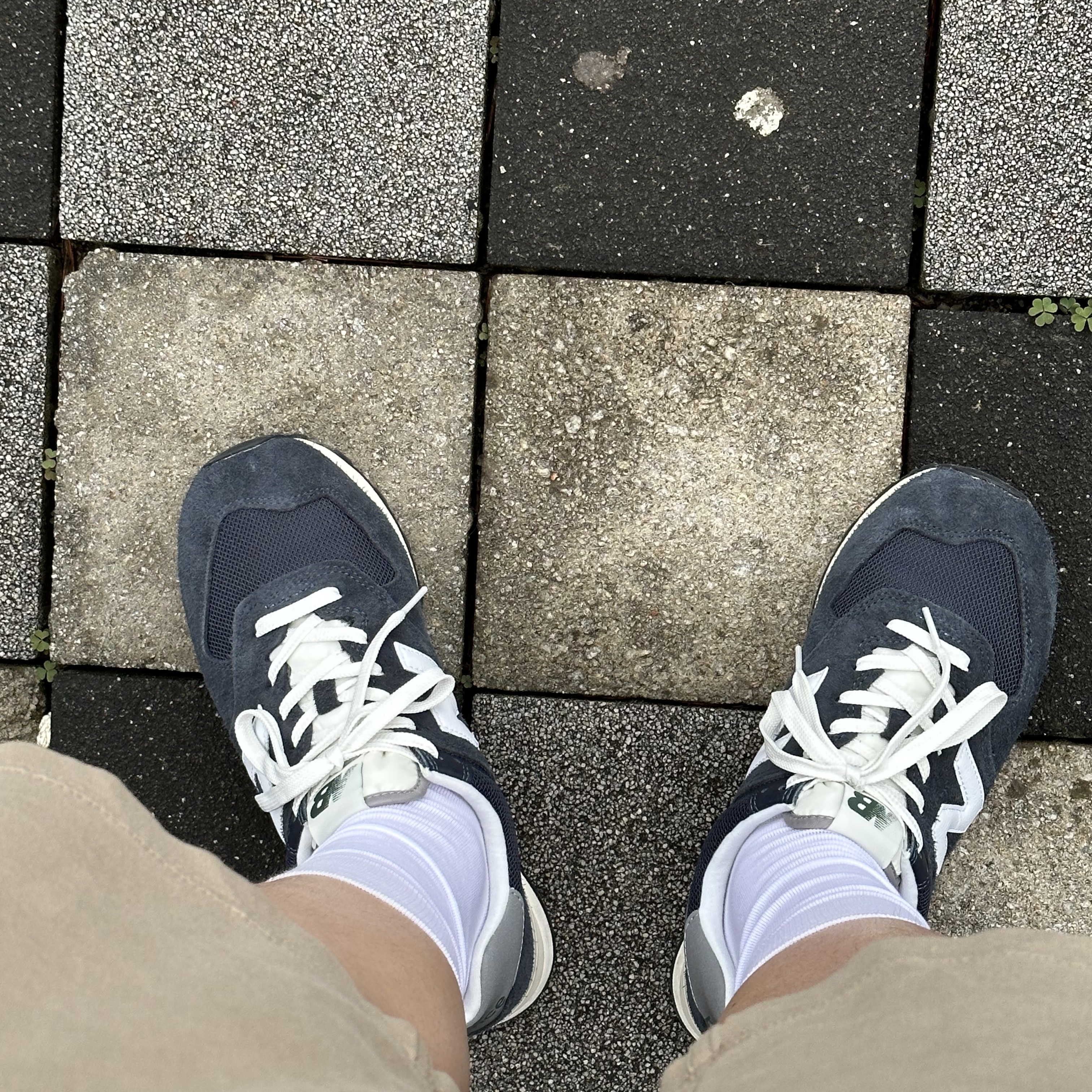 New Balance 574 Heritage Navy 착용 스타일
