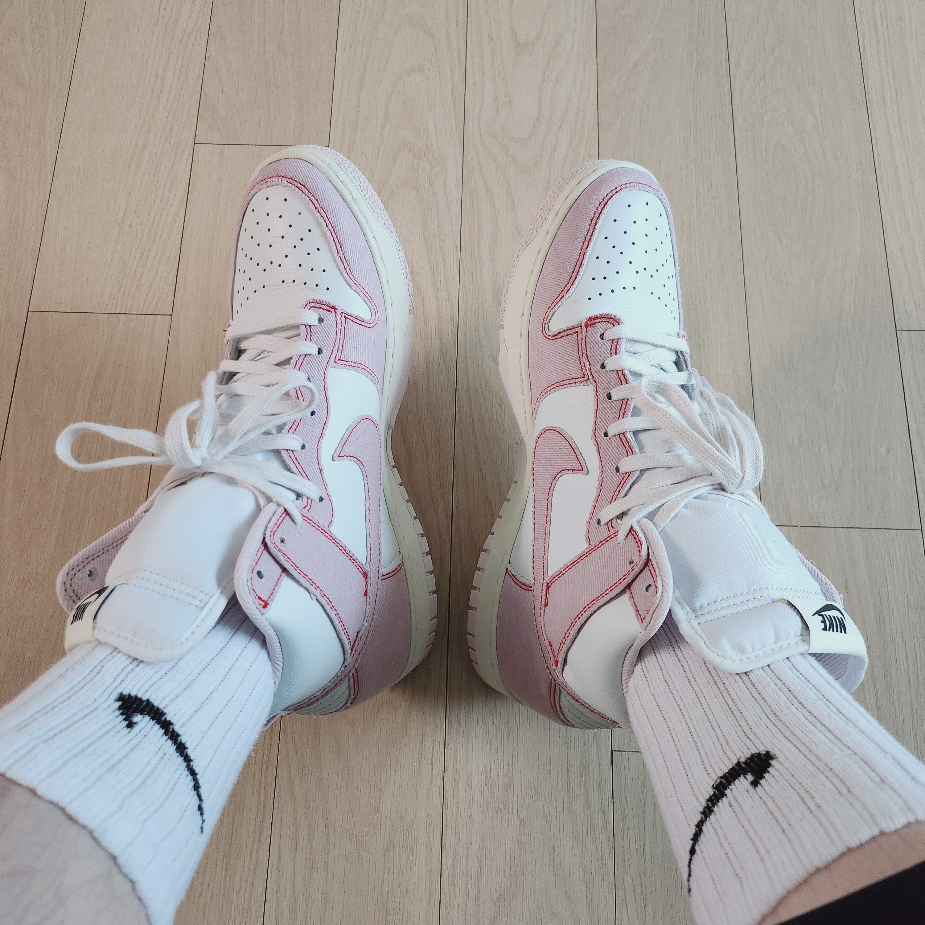 Nike Dunk High 1985 Barely Rose 착용 스타일 - 2