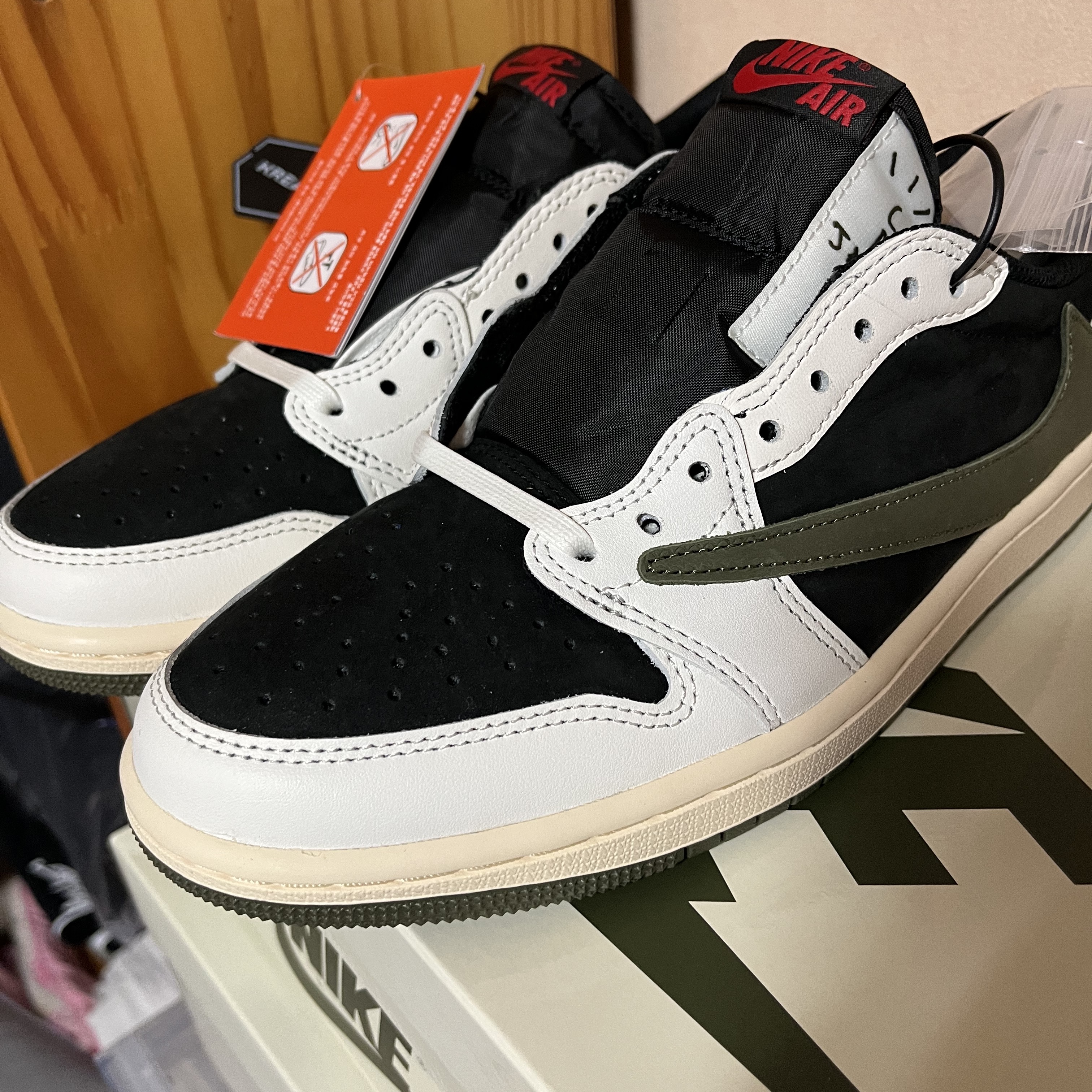 (W) Jordan 1 x Travis Scott Retro Low OG SP Medium Olive 착용 스타일