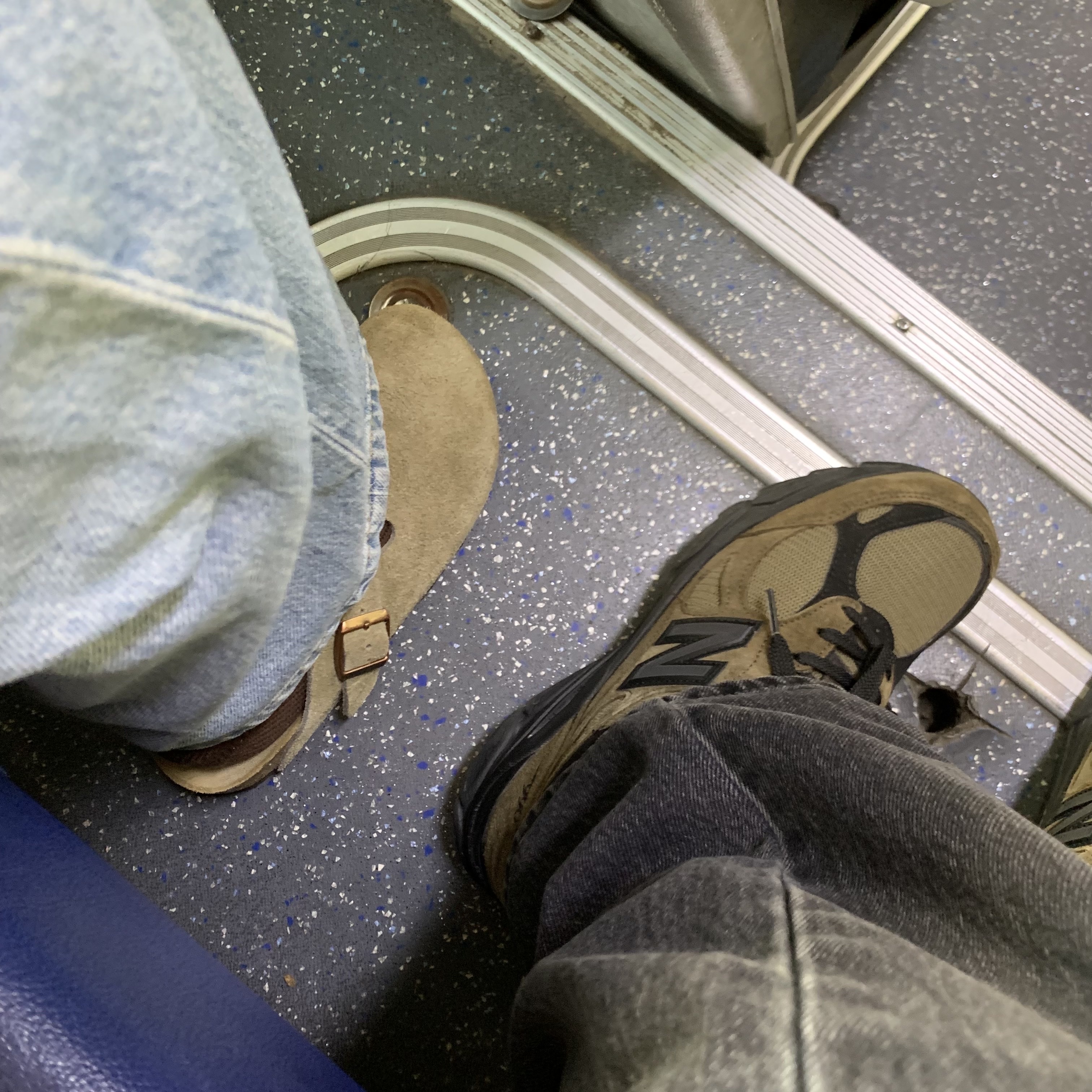 New Balance x JJJJound 990v3 Brown Black, Birkenstock Boston Soft Footbed Taupe - Narrow 착용 스타일