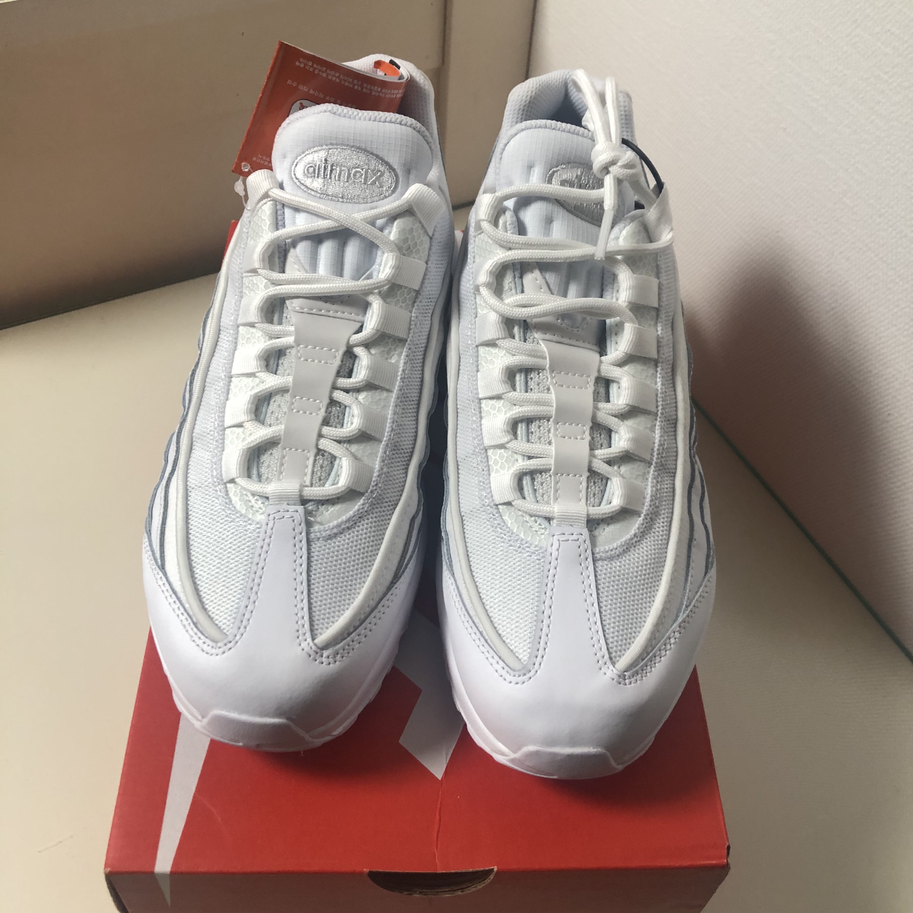 Nike Air Max 95 Essential Triple White 착용 스타일 - 4