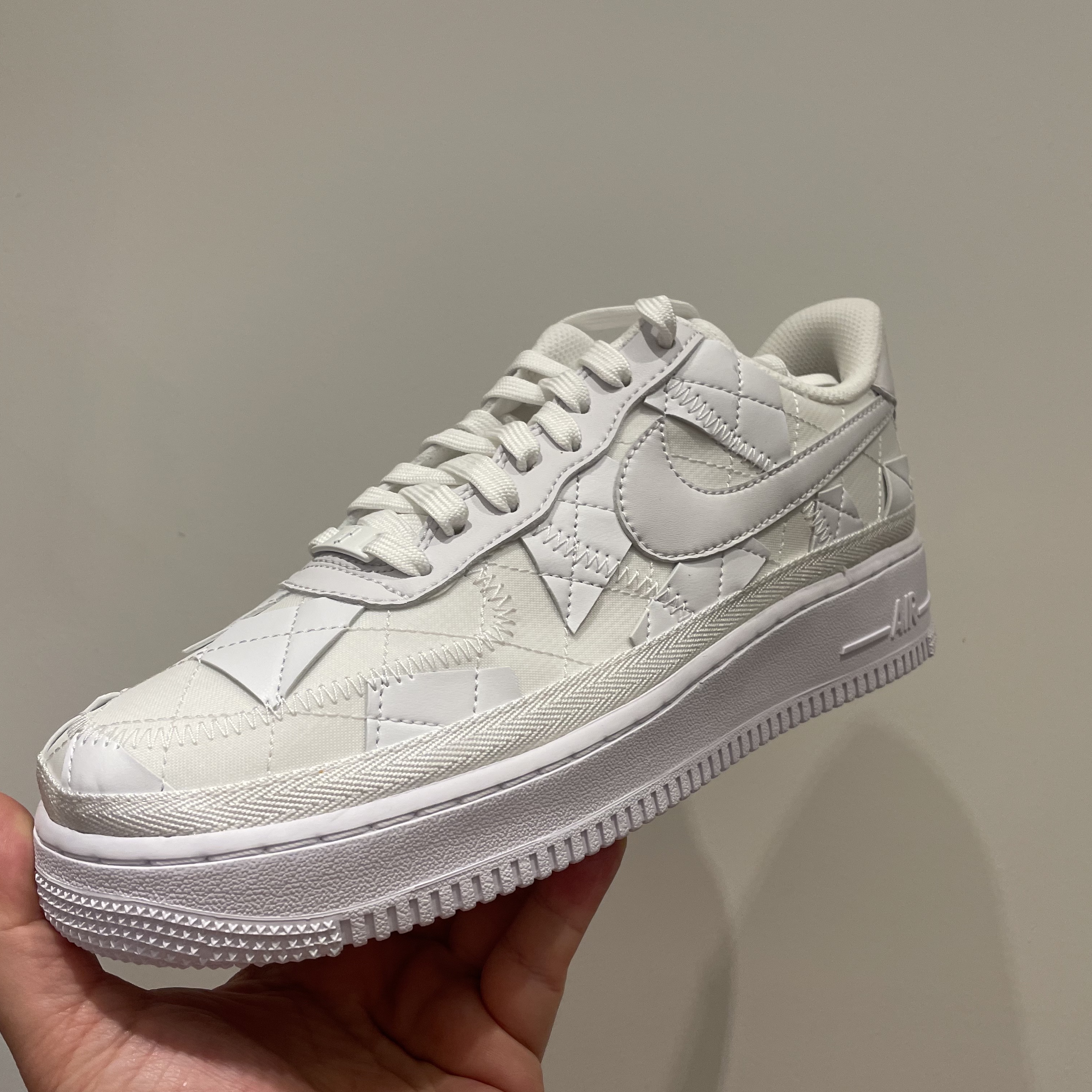 Nike x Billie Eilish Air Force 1 Low SP Triple White 착용 스타일 - 1