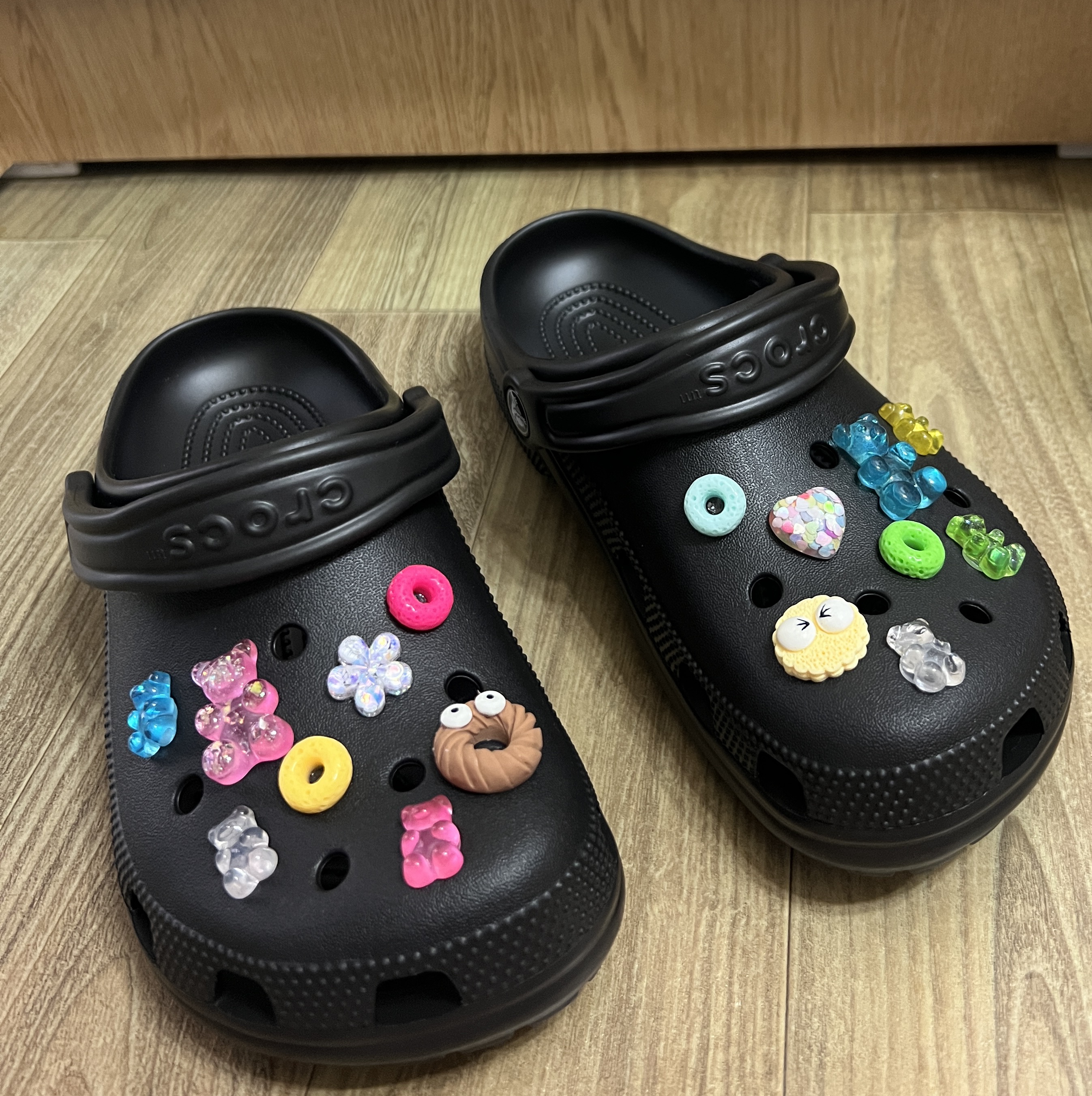 Crocs Classic Clog Black 착용 스타일