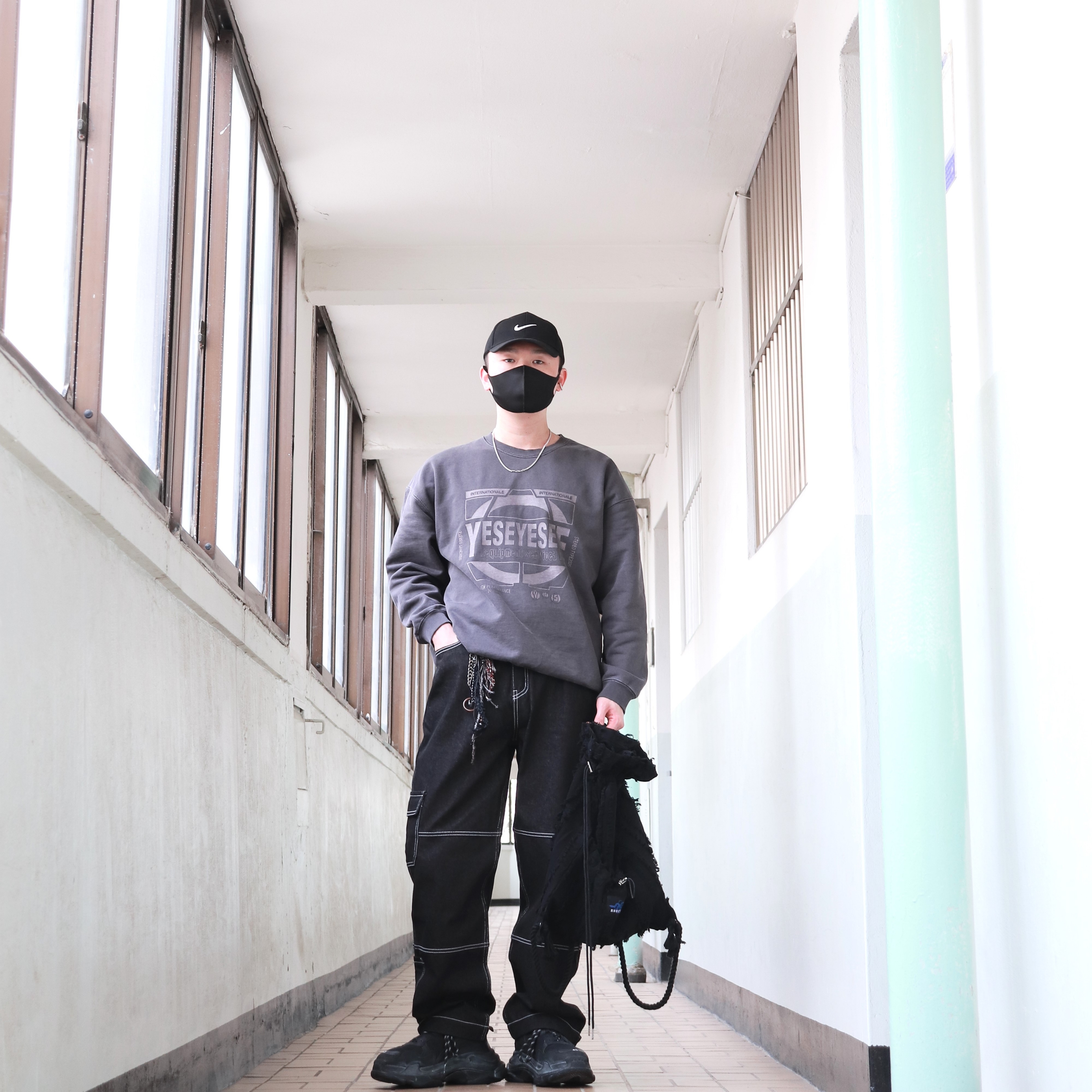 Balenciaga Triple S Black 착용 스타일