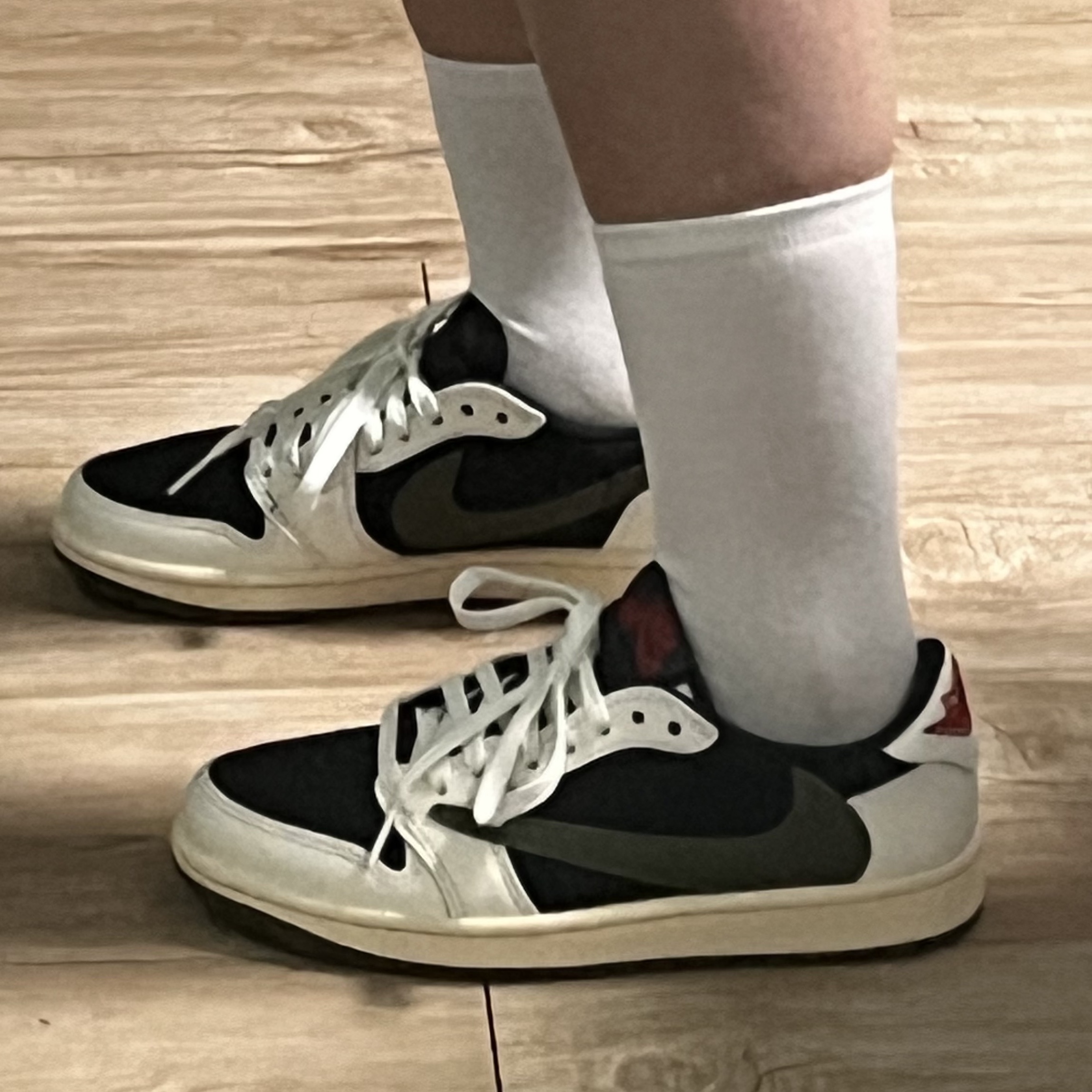 (W) Jordan 1 x Travis Scott Retro Low OG SP Medium Olive, Nike Dri-Fit AeroBill Featherlight Perforated Running Cap Black 착용 스타일 - 2