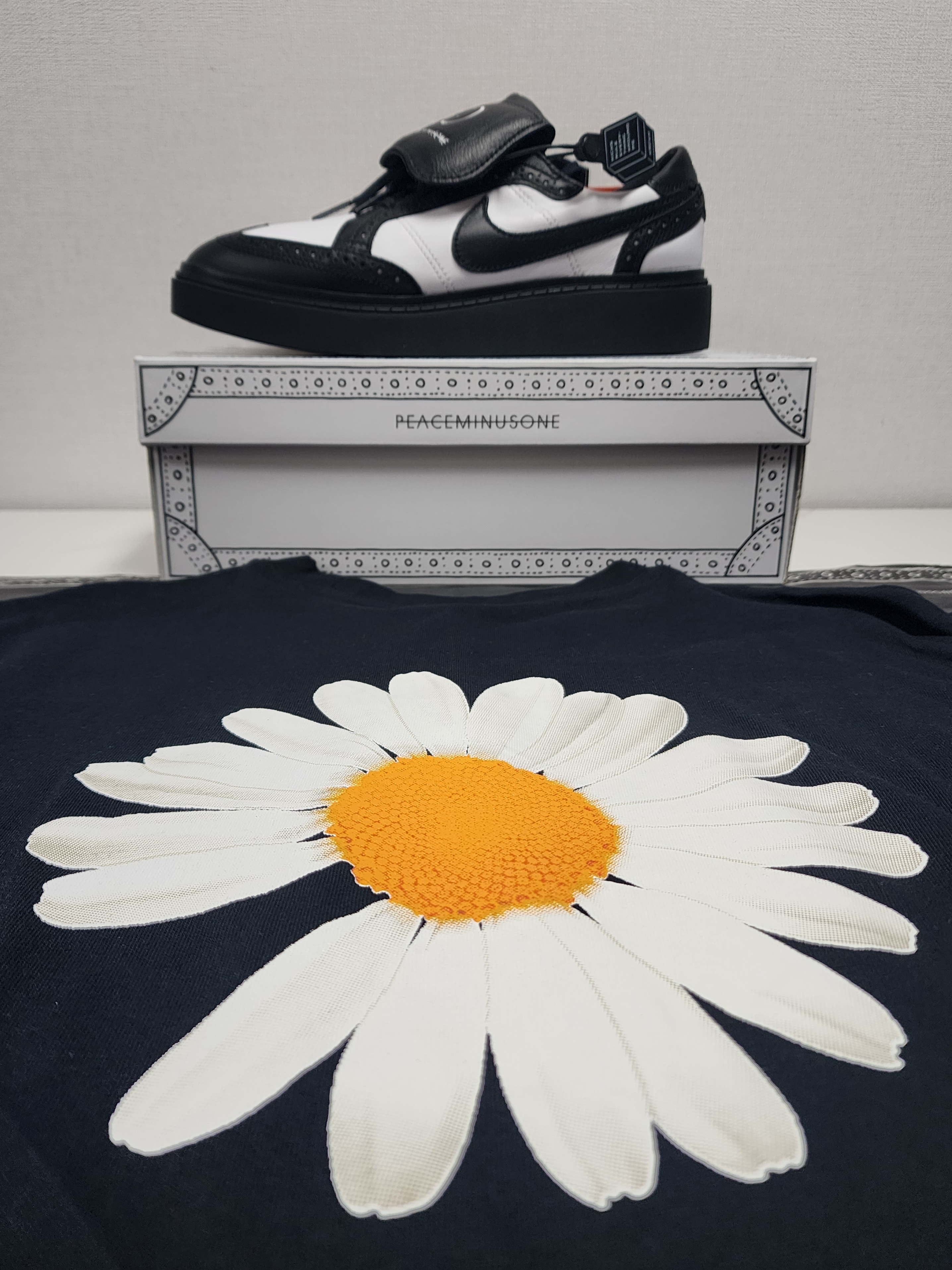 Nike x Peaceminusone LS T-Shirt Black (DR0098-010), Nike x Peaceminusone Kwondo1 Black and White 착용 스타일