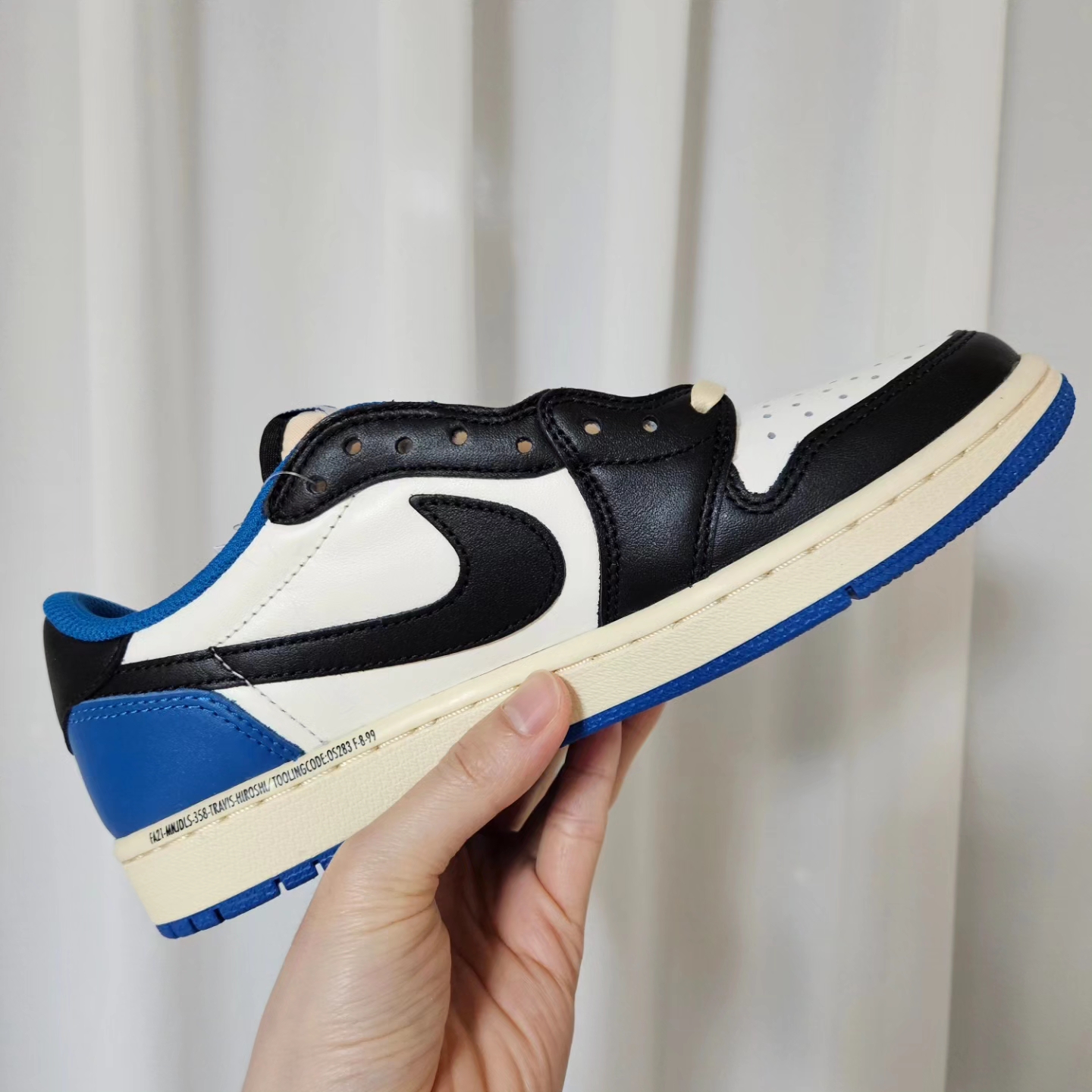Jordan 1 x Travis Scott x Fragment Retro Low OG SP Military Blue 착용 스타일 - 2