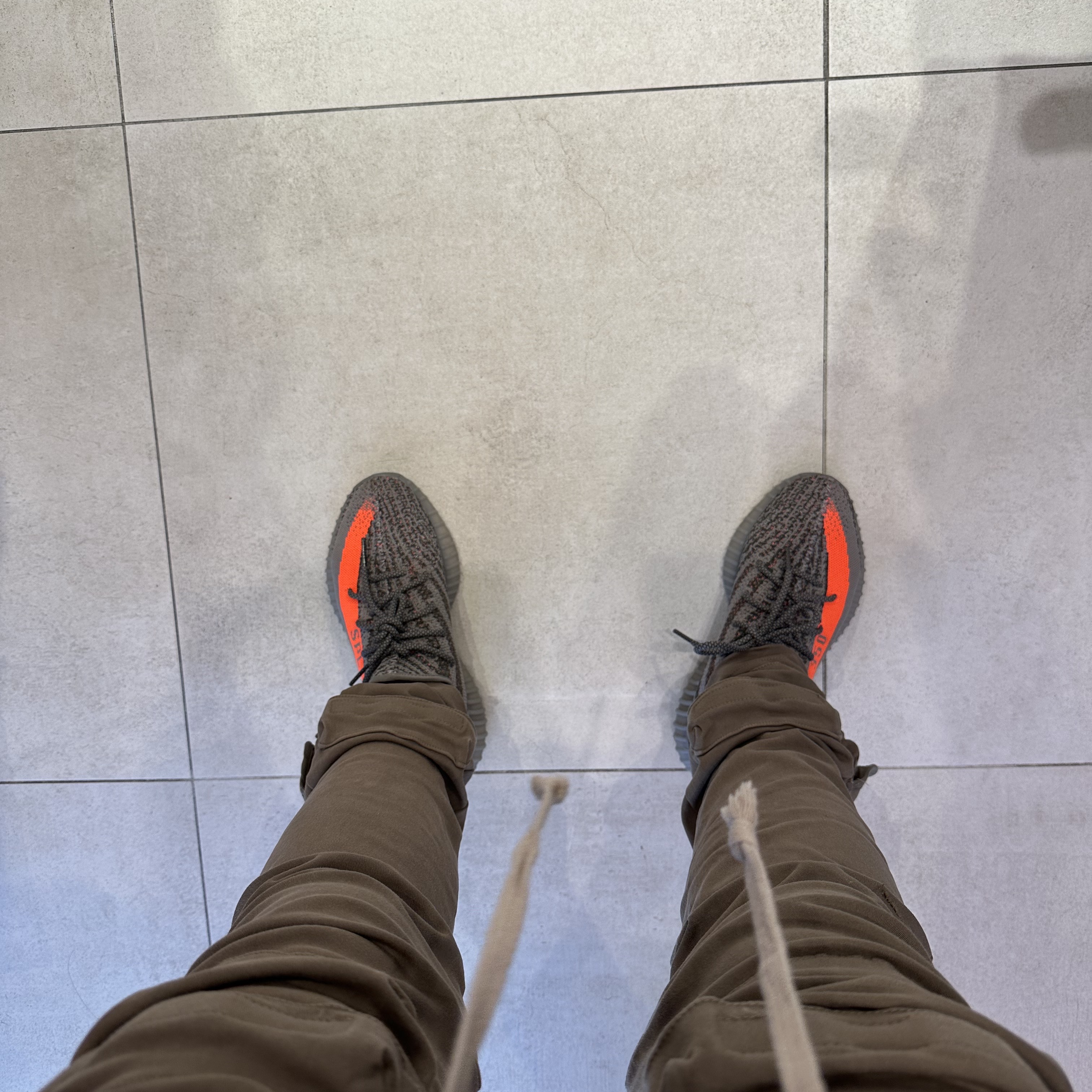 Adidas Yeezy Boost 350 V2 Beluga - Reflective 착용 스타일