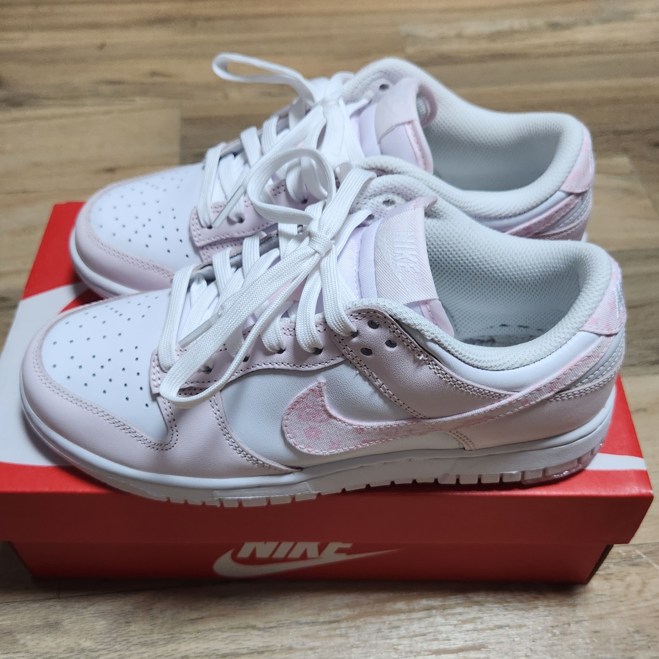 (W) Nike Dunk Low Pearl Pink 착용 스타일 - 2