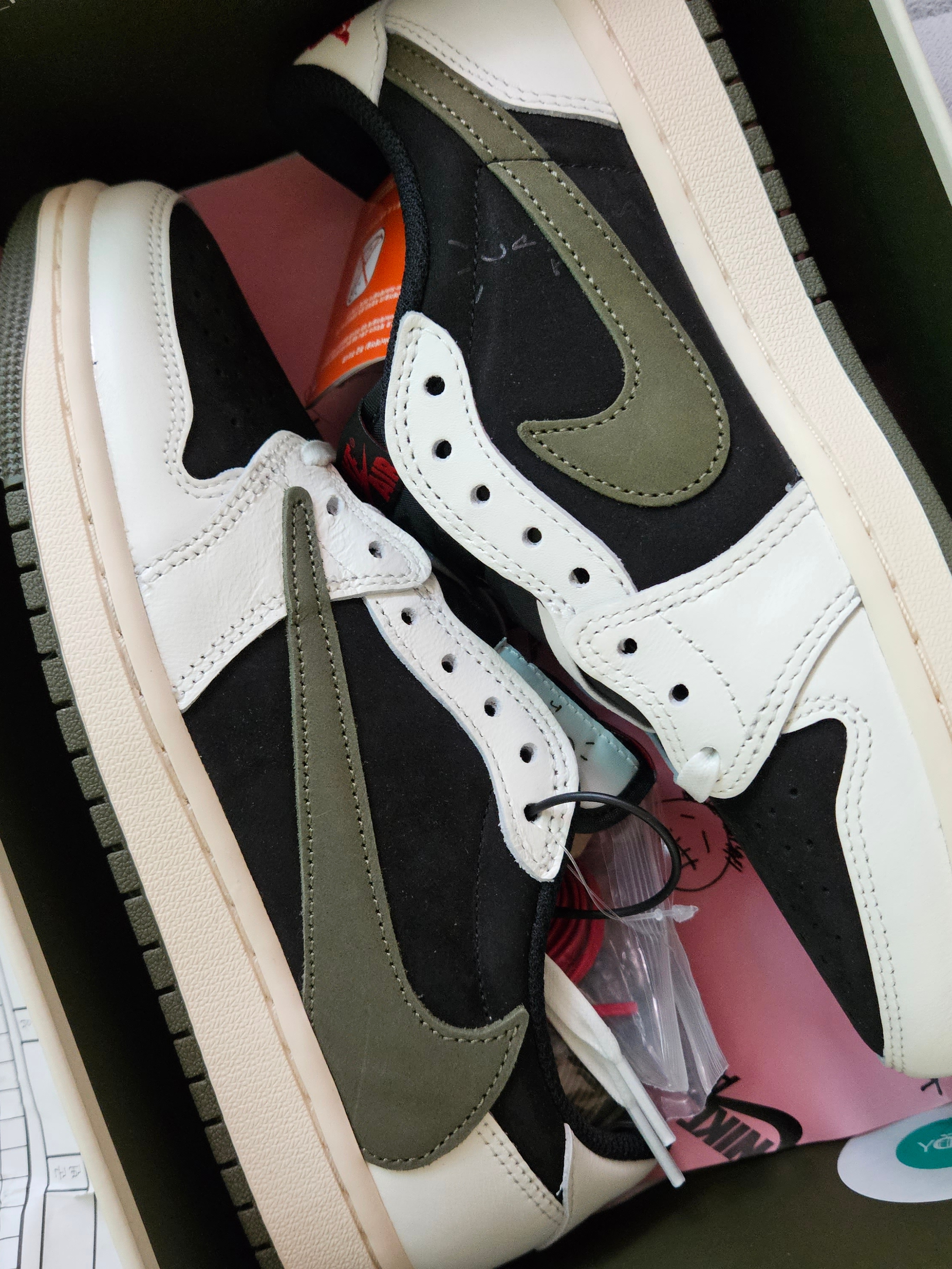 (W) Jordan 1 x Travis Scott Retro Low OG SP Medium Olive 착용 스타일