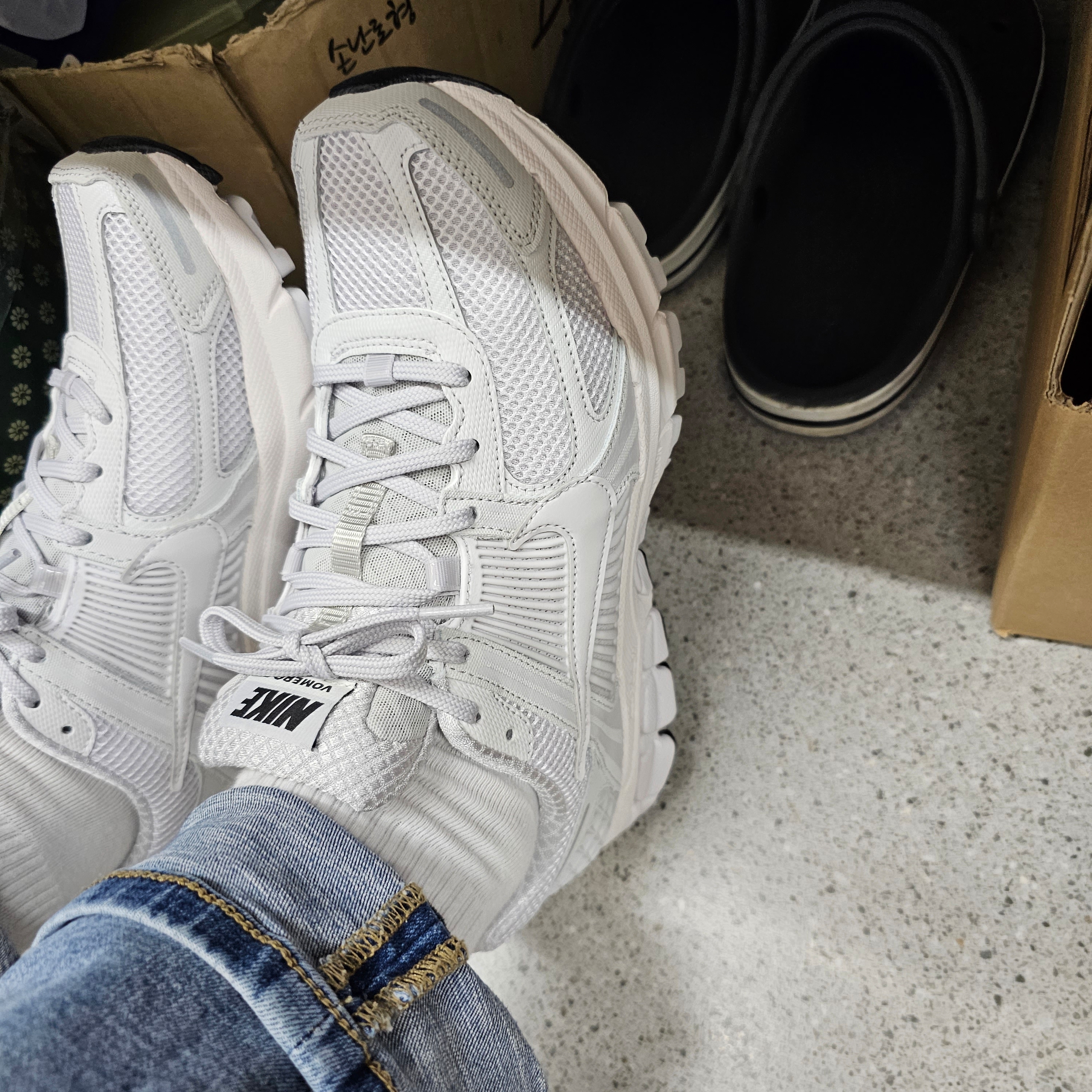 Nike Zoom Vomero 5 SP Vast Grey 2023 착용 스타일 - 2