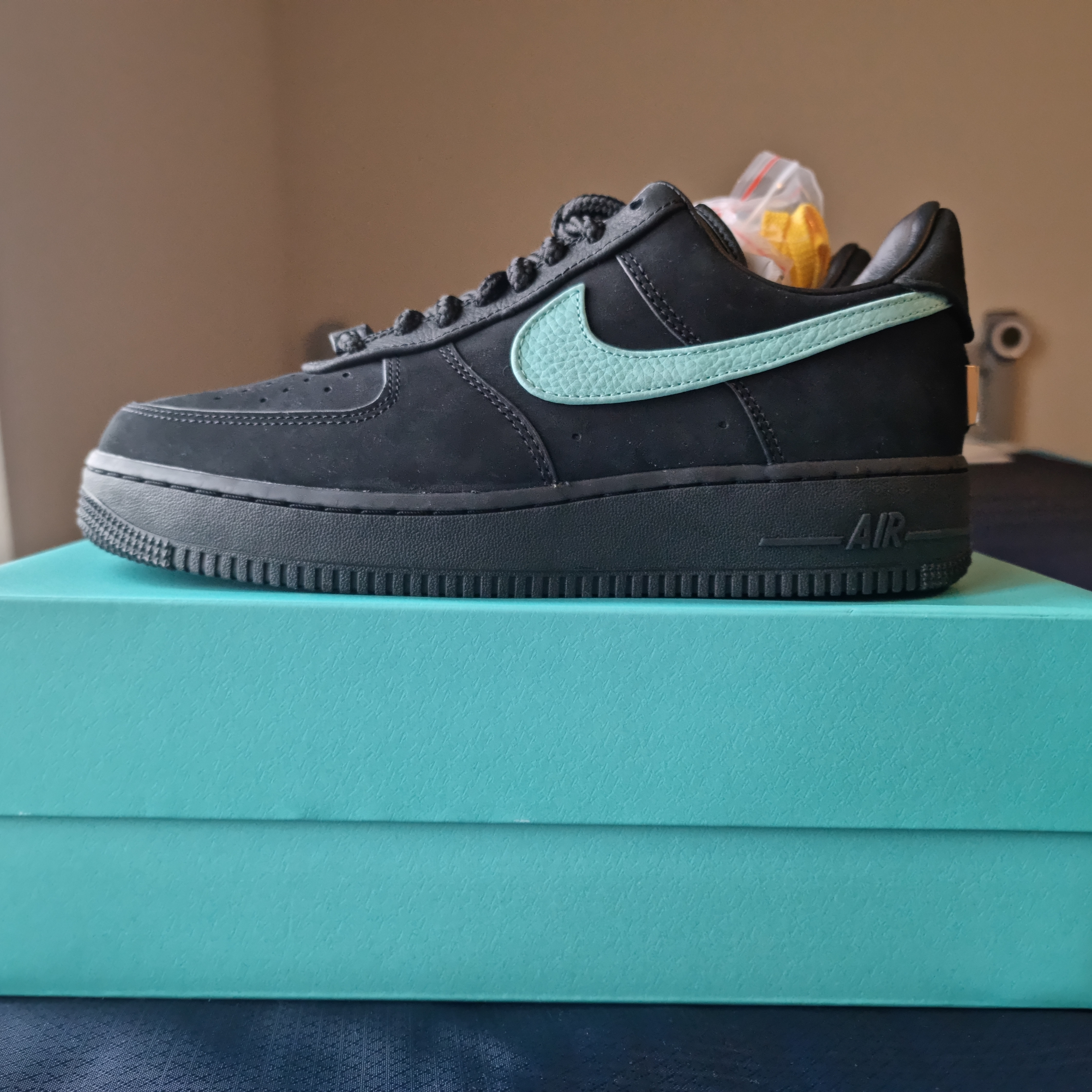Nike x Tiffany & Co. Air Force 1 Low SP 1837 착용 스타일 - 3