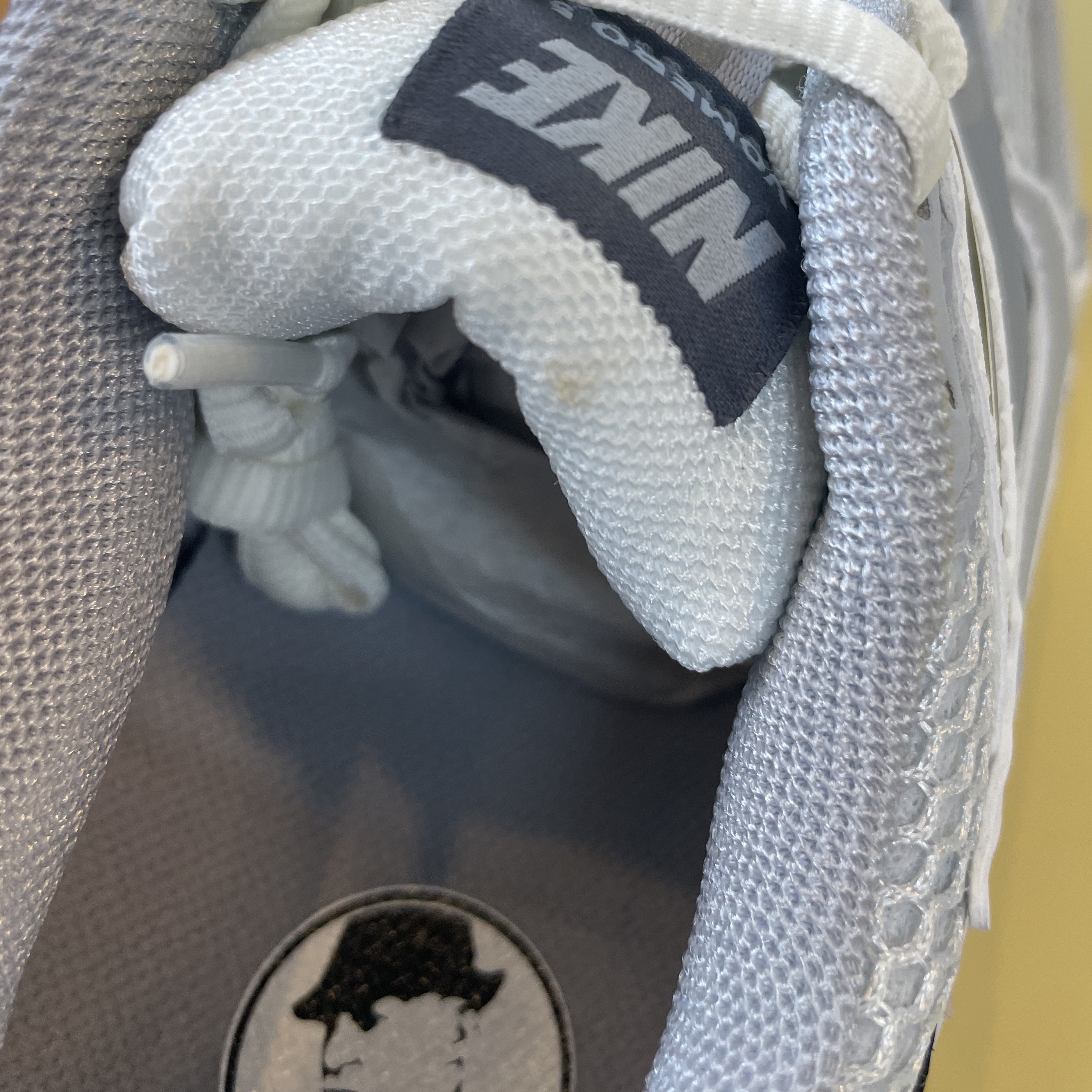 (W) Nike Zoom Vomero 5 Pure Platinum Metallic Silver 착용 스타일