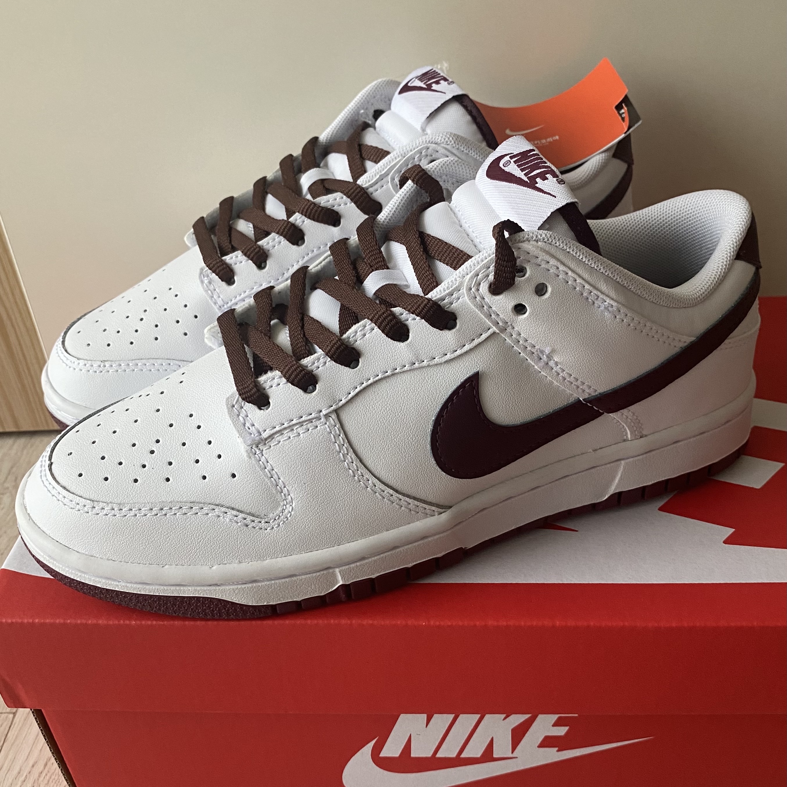 Nike Dunk Low White Night Maroon 착용 스타일