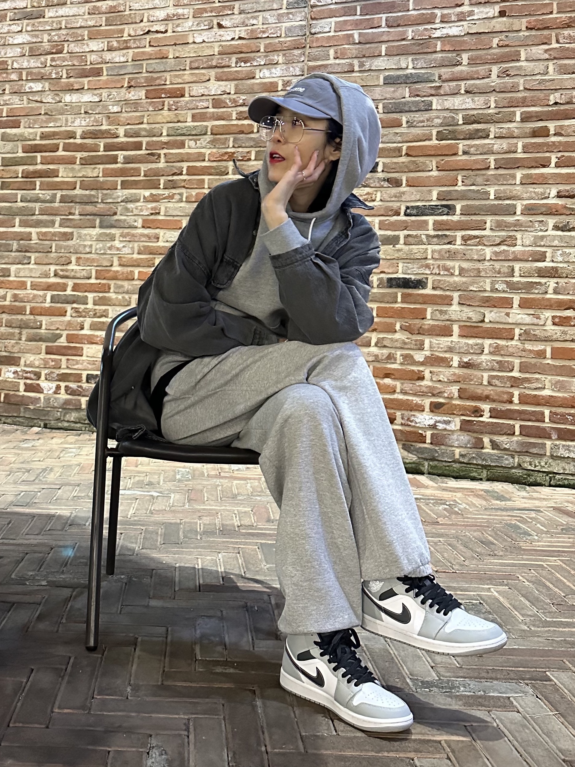 Nike NRG Solo Swoosh Fleece Hoodie Dark Grey Heather - Asia, Supreme Washed Chino Twill Camp Cap Grey - 22SS 착용 스타일 - 2