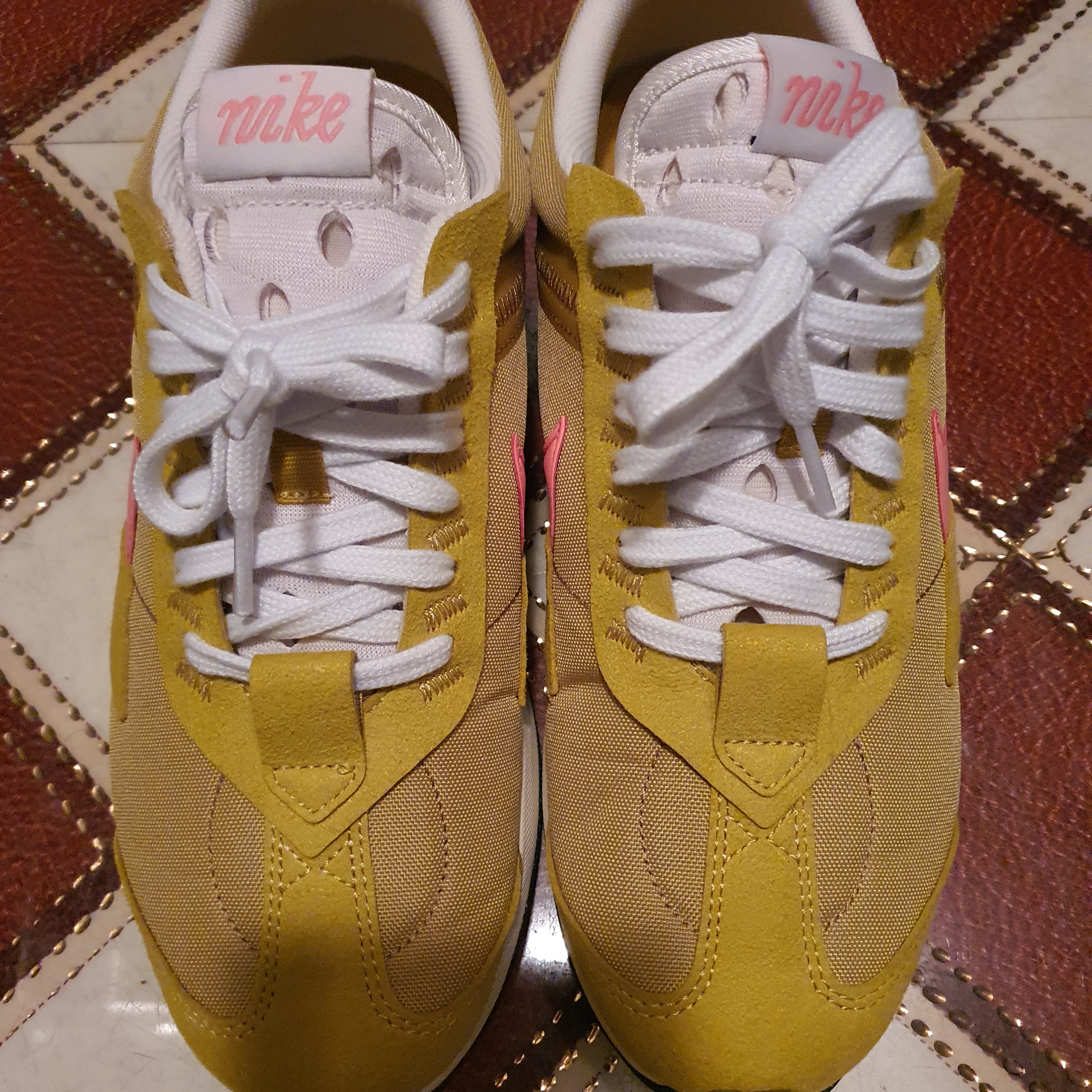 (W) Nike Air Max Pre-Day LX Dark Citron 착용 스타일