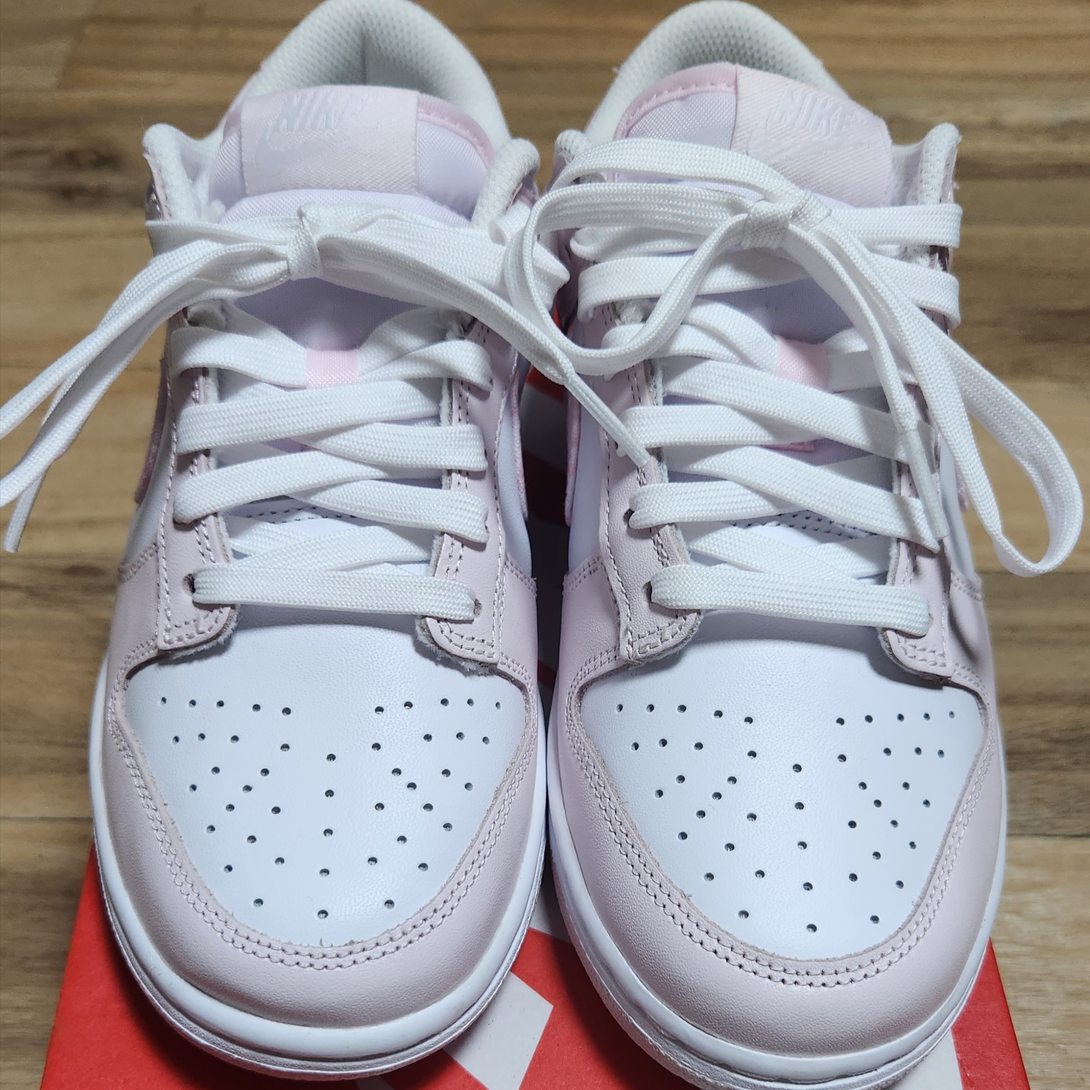 (W) Nike Dunk Low Pearl Pink 착용 스타일 - 1