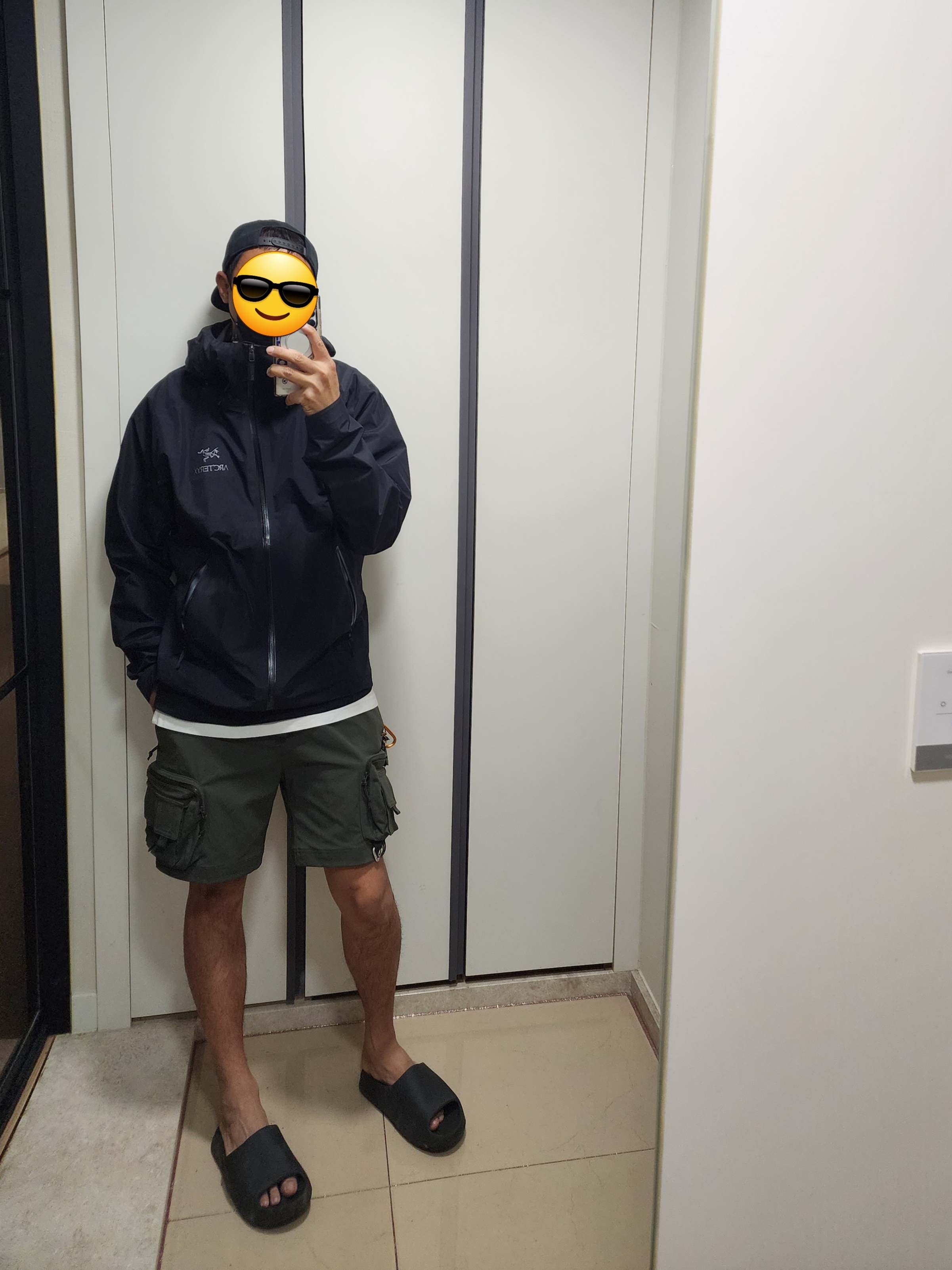 Arc'teryx Beta LT Jacket Black, Nike ACG Cargo Shorts Sequoia - Asia 착용 스타일 - 1
