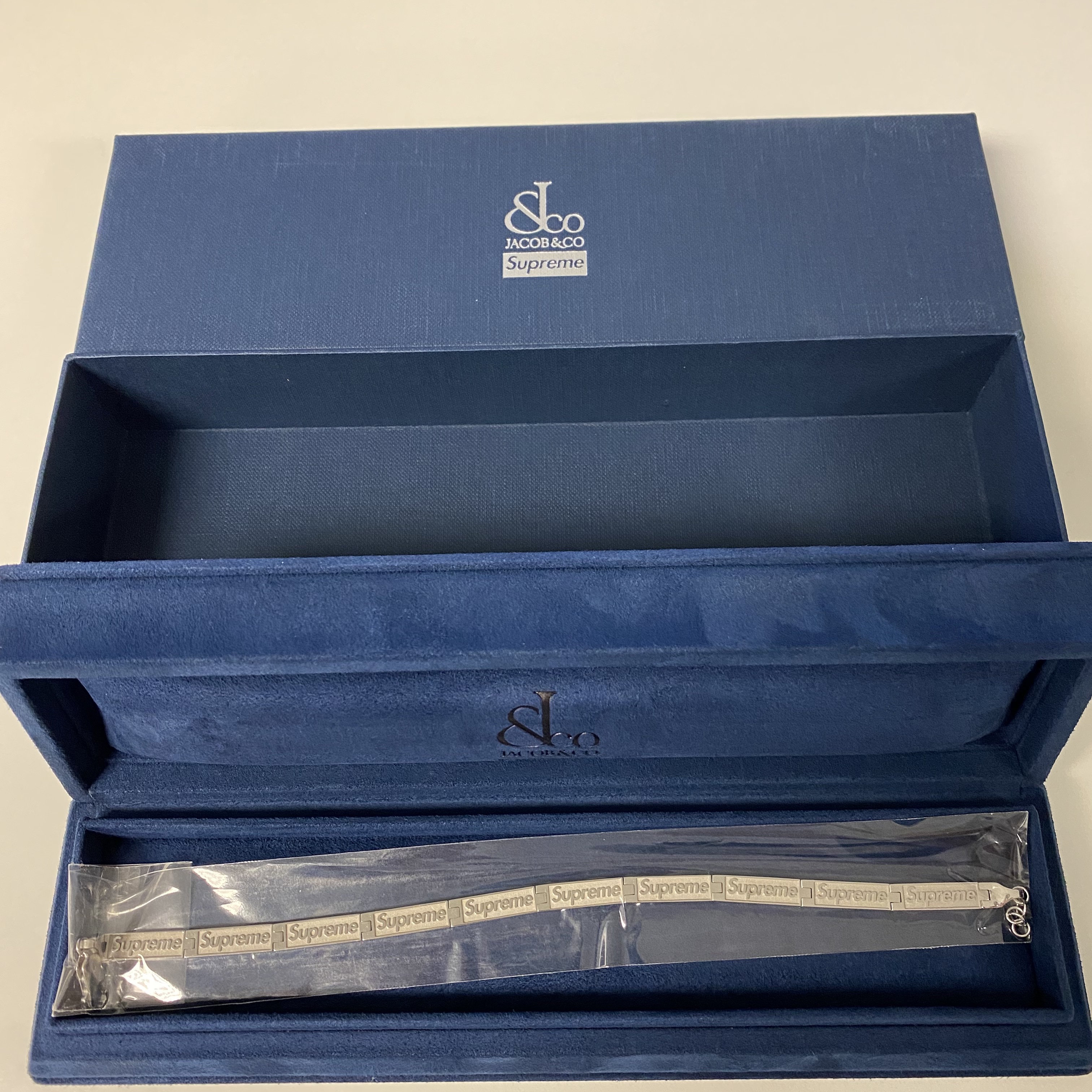 Supreme x Jacob & Co Logo Link Bracelet Sterling Silver - 23SS 착용 스타일