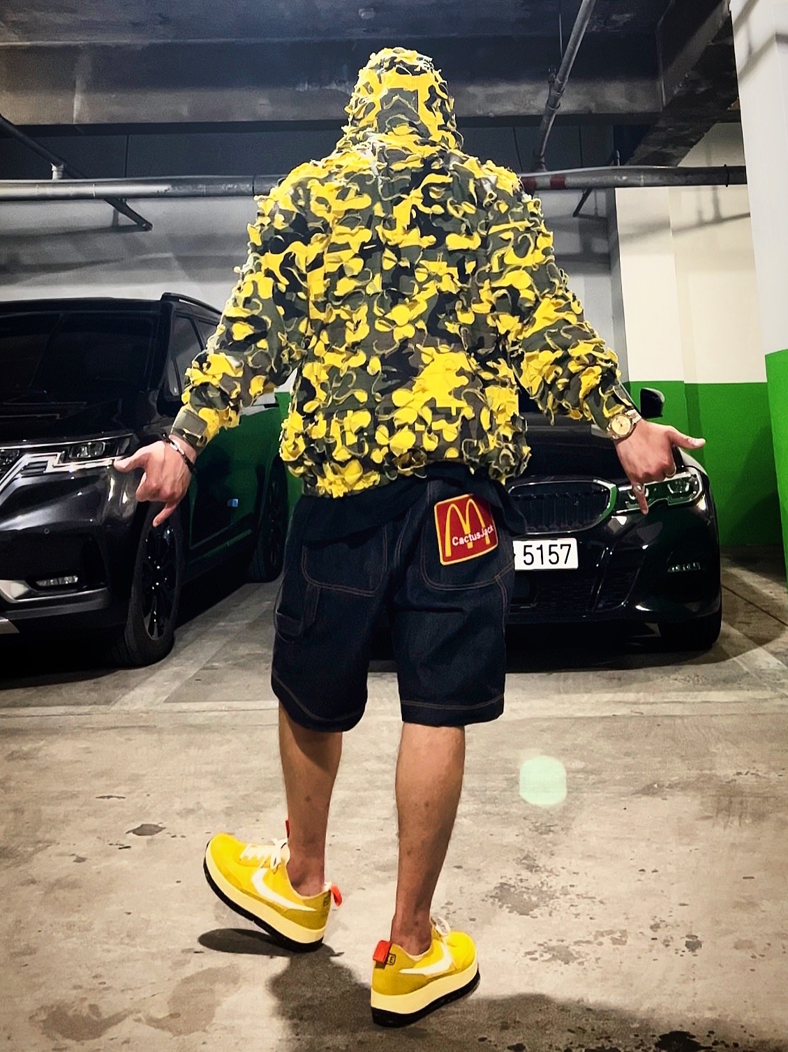 Supreme Griffin Camp Cap Yellow Camo - 22FW, Supreme x Griffin Anorak Yellow Camo - 22FW 착용 스타일 - 4
