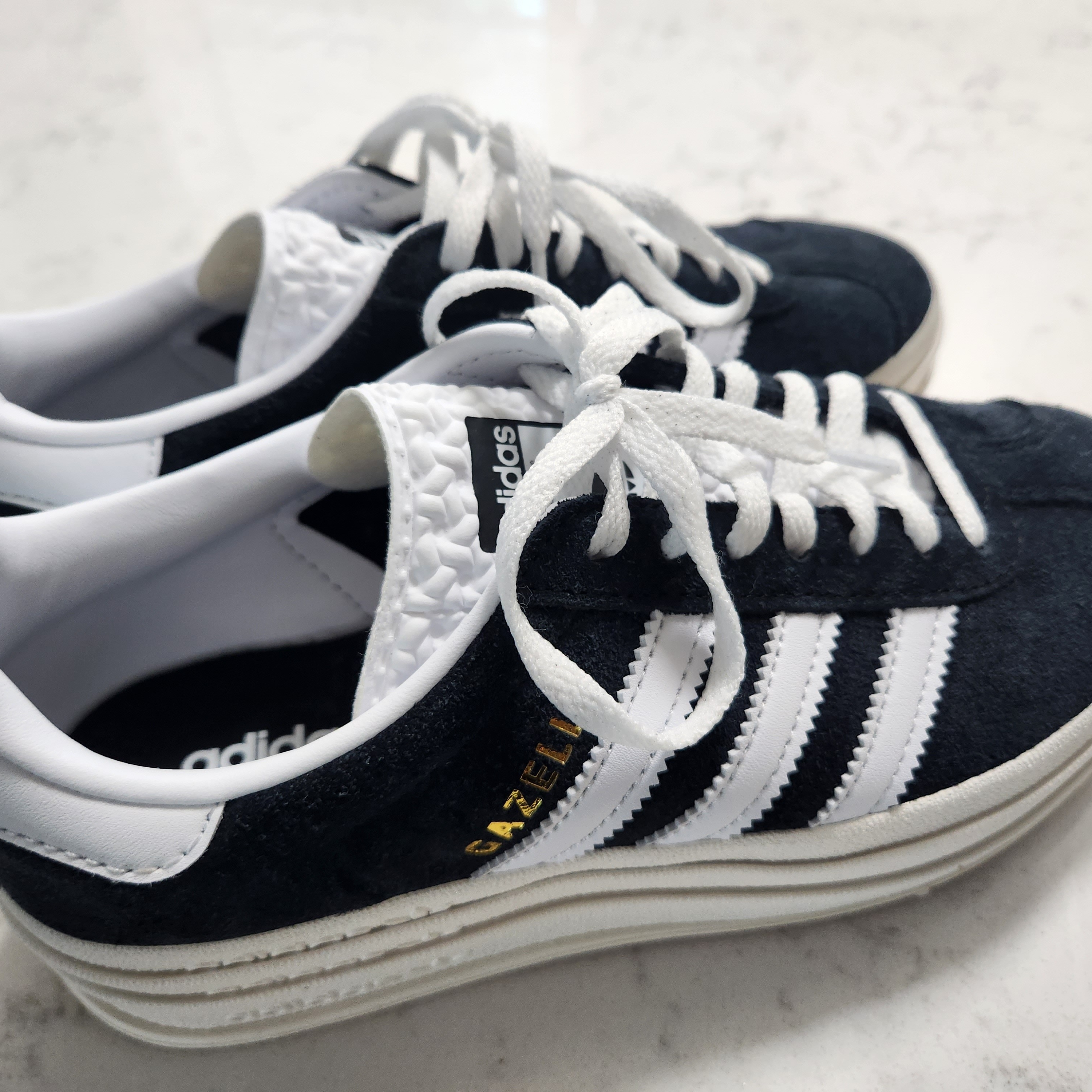 (W) Adidas Gazelle Bold Core Black Cloud White 착용 스타일