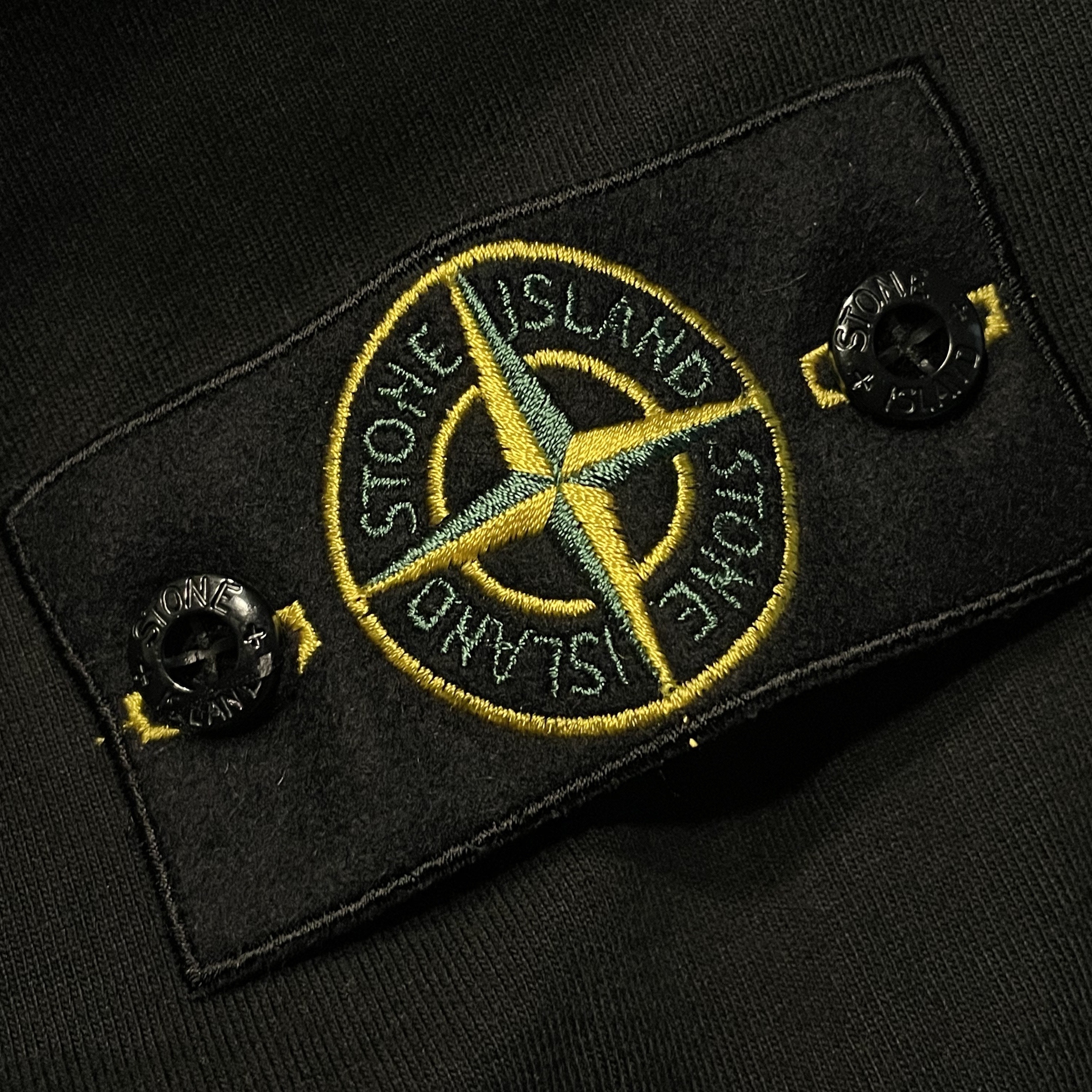 Stone Island 63750 Garment Dyed Heavy Cotton Long Sleeve T-Shirt Black - 22SS 착용 스타일