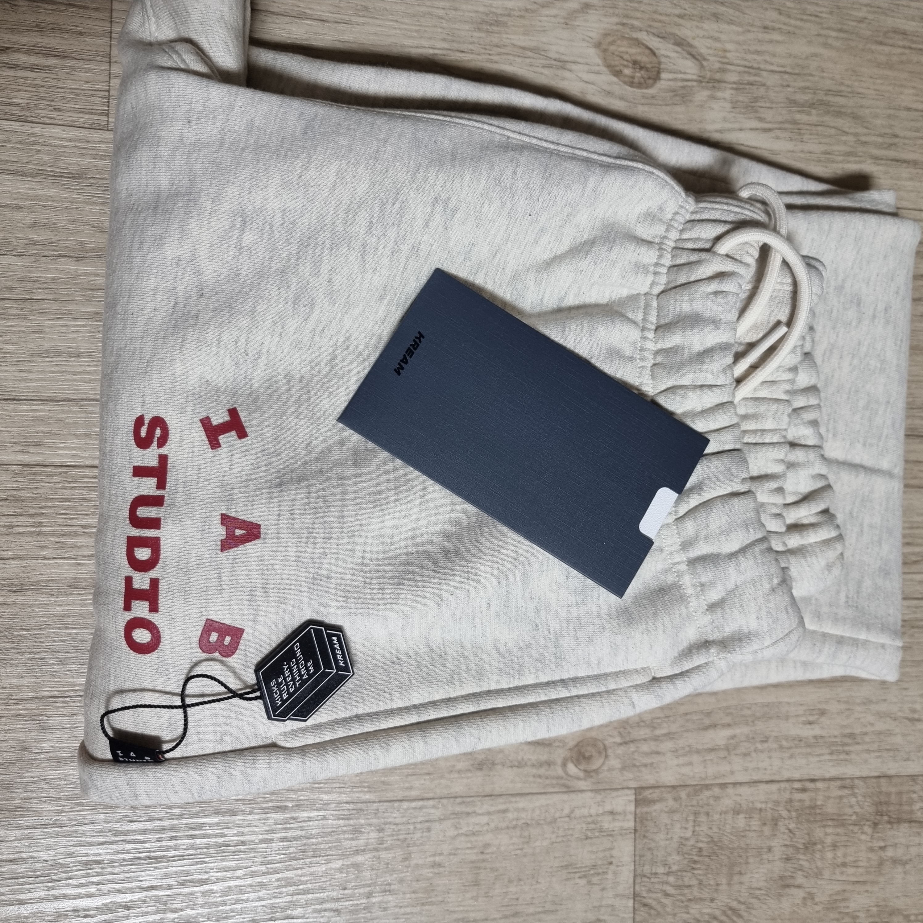 IAB Studio Sweatpants Oatmeal Burgundy - 23SS 착용 스타일