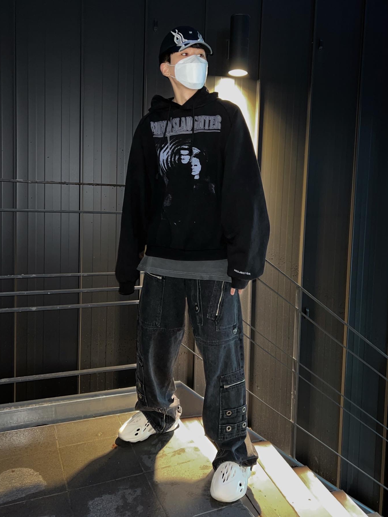 Yeezy Gap Engineered By Balenciaga Flame Cap Black, Project G/R Mind Slaughter Vintage Washeed Hoodie Black 착용 스타일 - 1